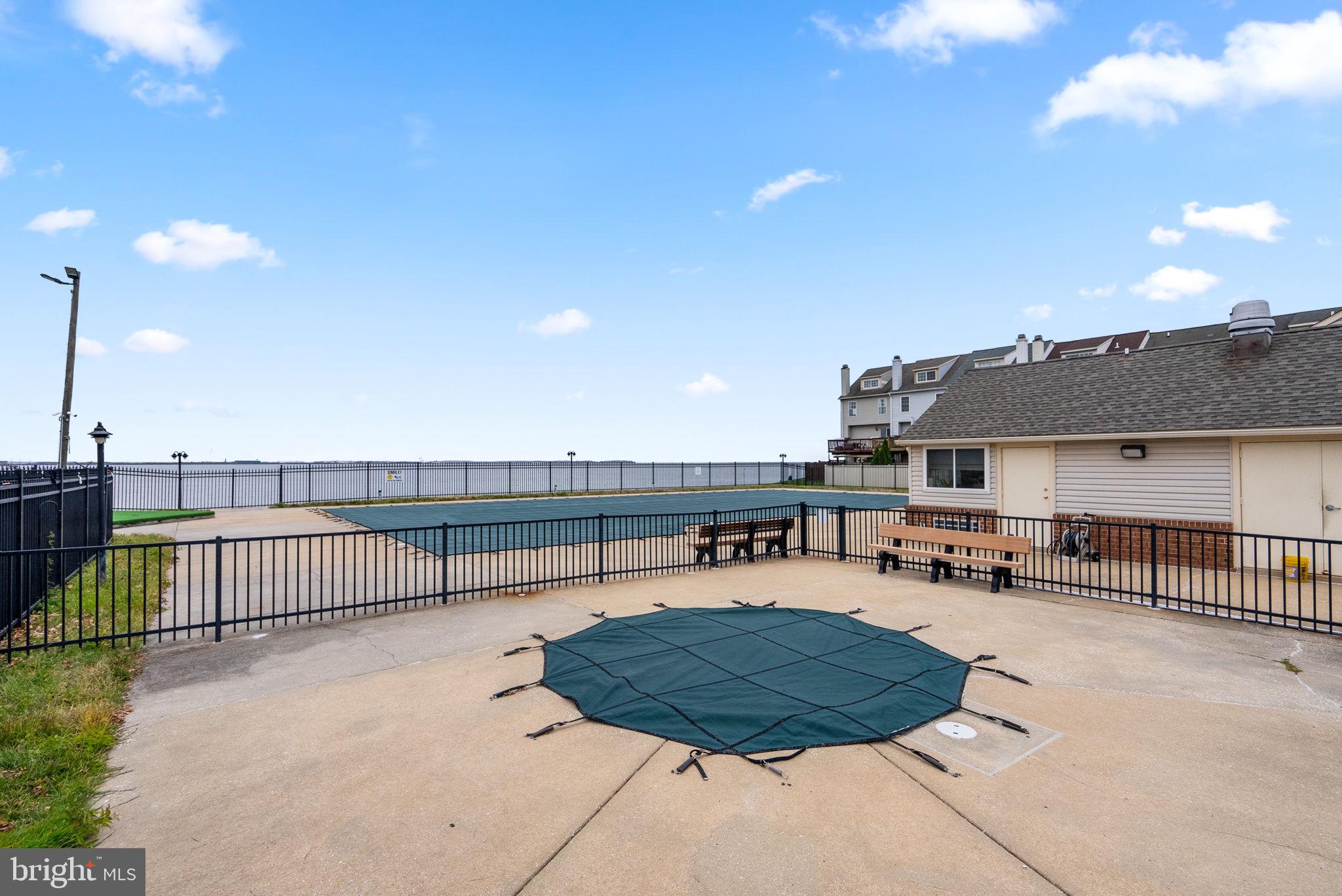 STONEY BEACH - Residential
