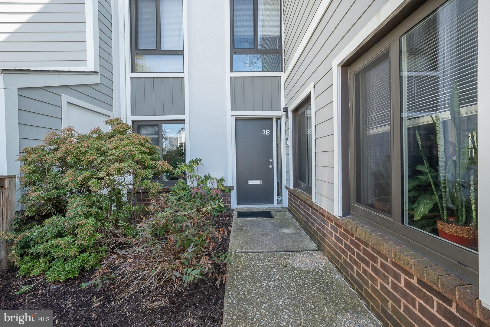 OAK HILL ESTATES - Residential Lease