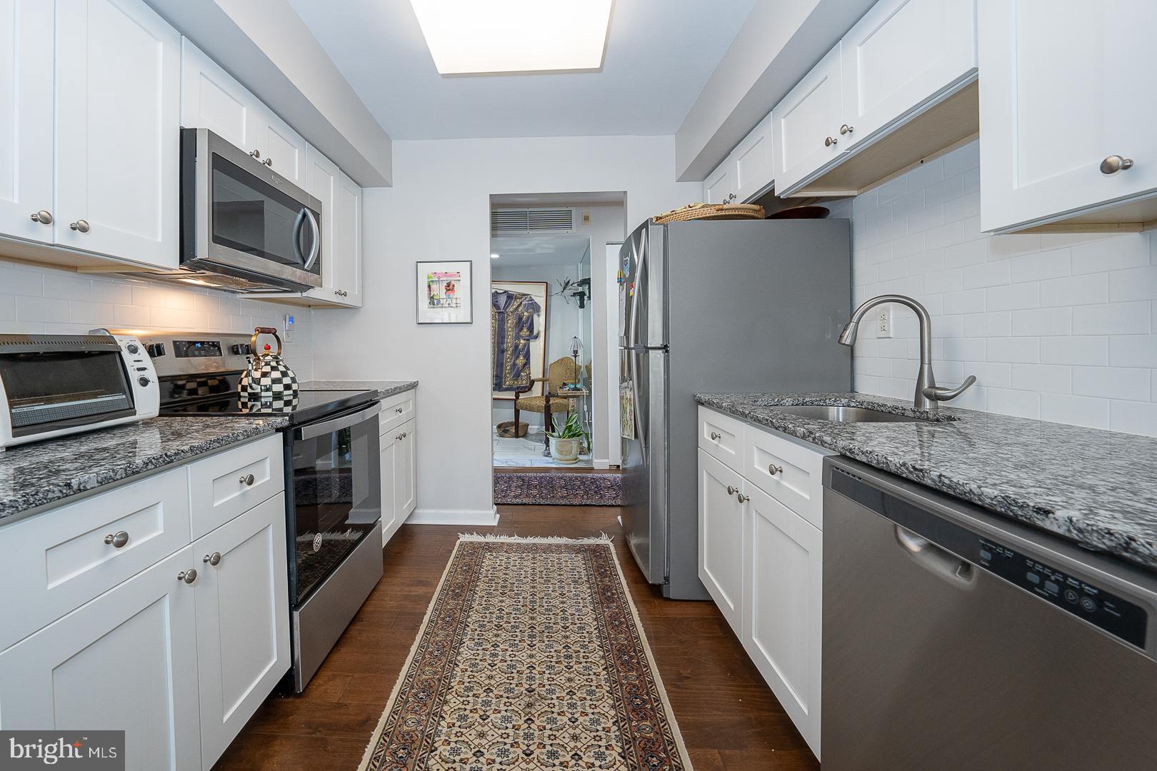 OAK HILL ESTATES - Residential Lease