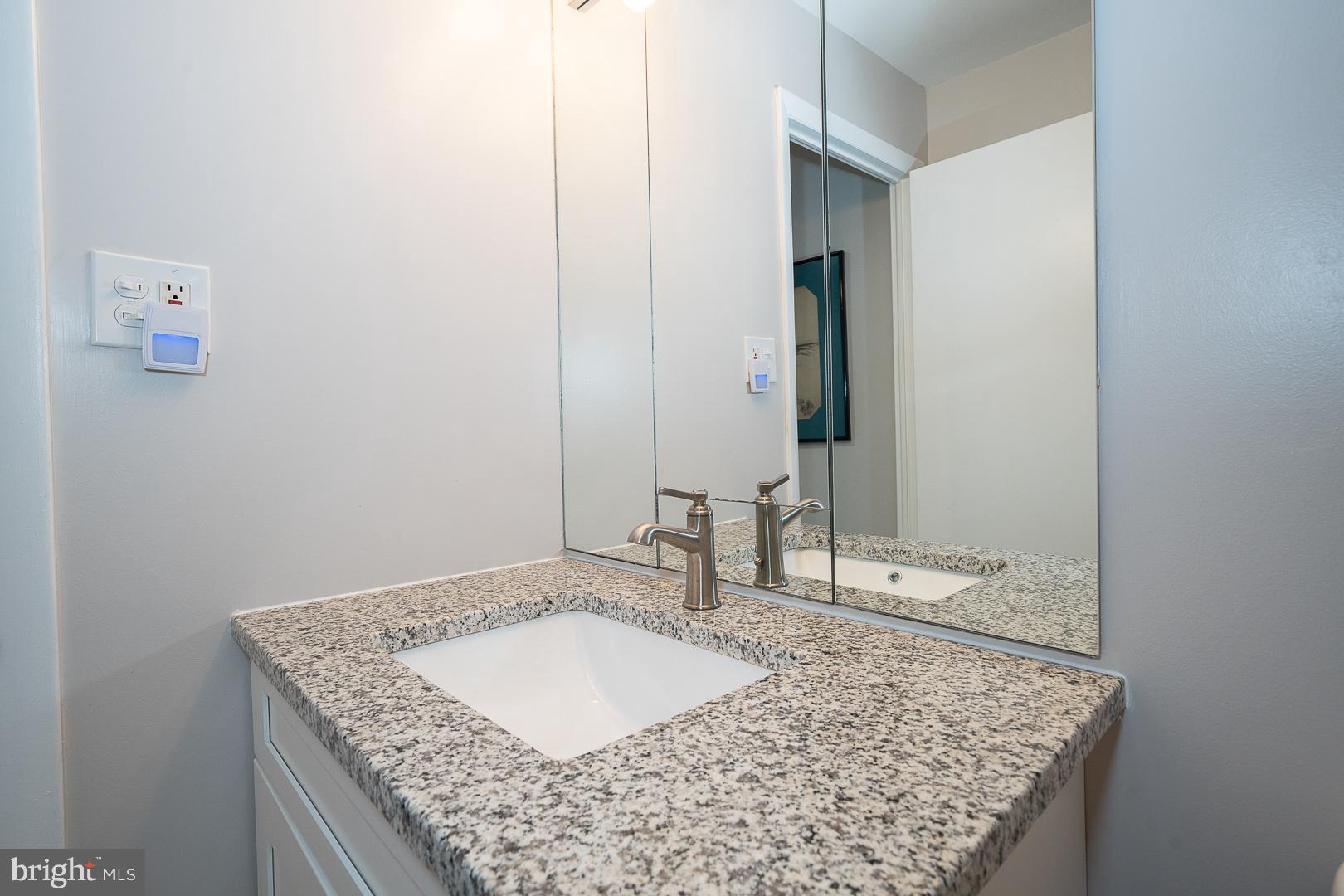 OAK HILL ESTATES - Residential Lease