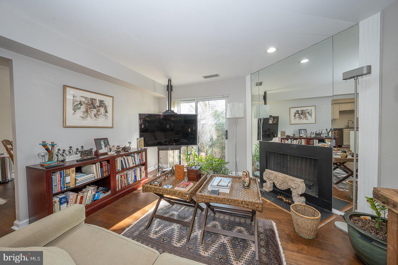 OAK HILL ESTATES - Residential Lease