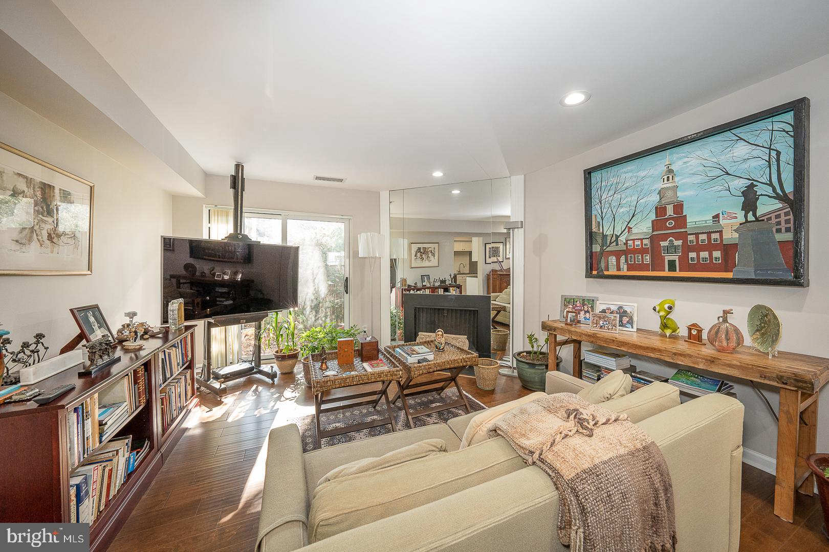 OAK HILL ESTATES - Residential Lease