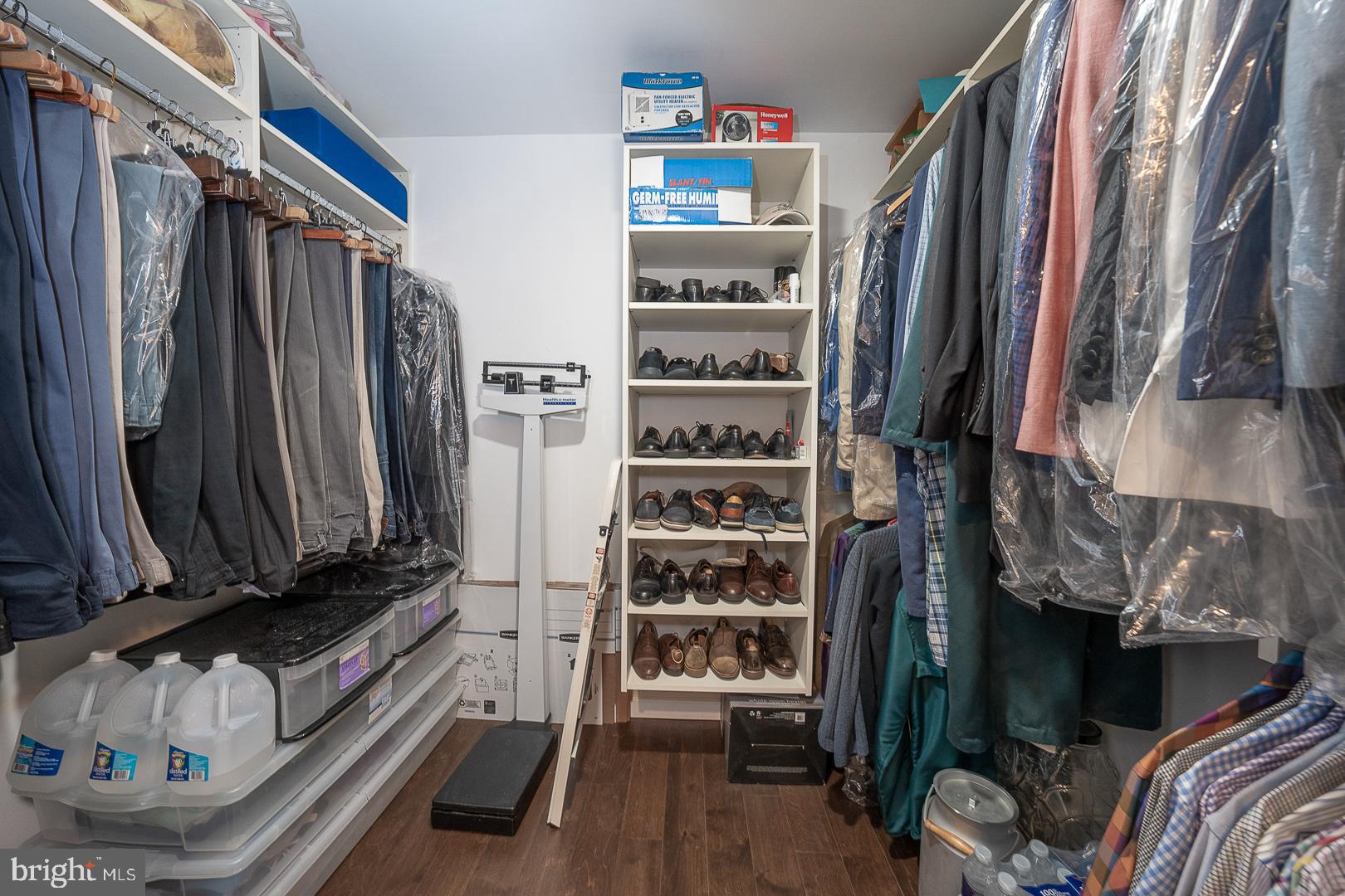 OAK HILL ESTATES - Residential Lease