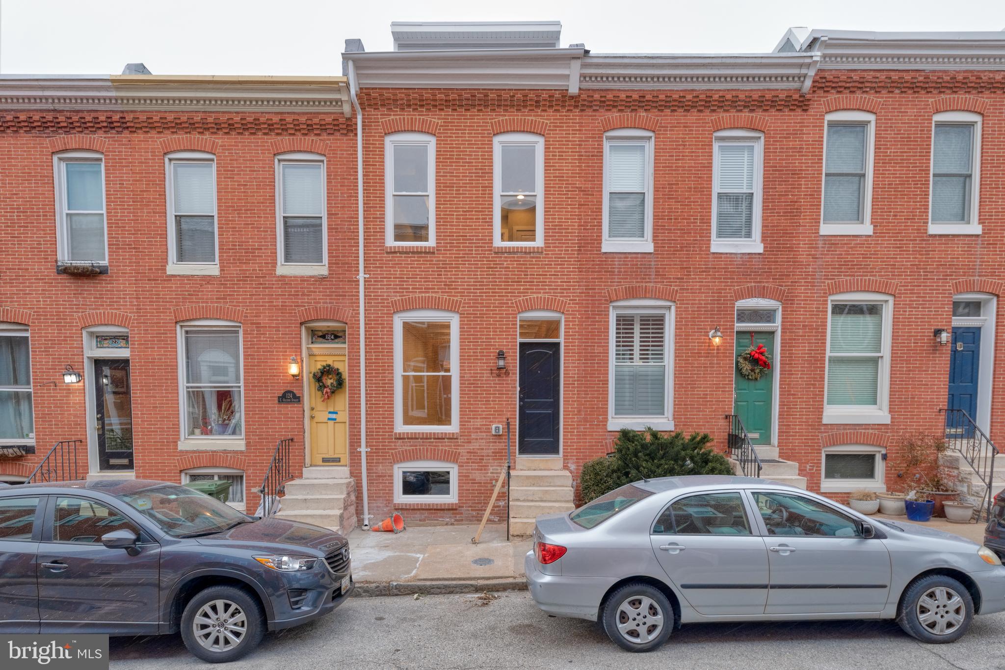 Huge 4 bedroom, 4.5 bath with bonus room in basement. 3 car parking , Quartz counters, Hardwood and tile throughout, Brand new renovation. Huge rooftop deck , stainless steel appliances, and so much more in this amazing Federal Hill location!