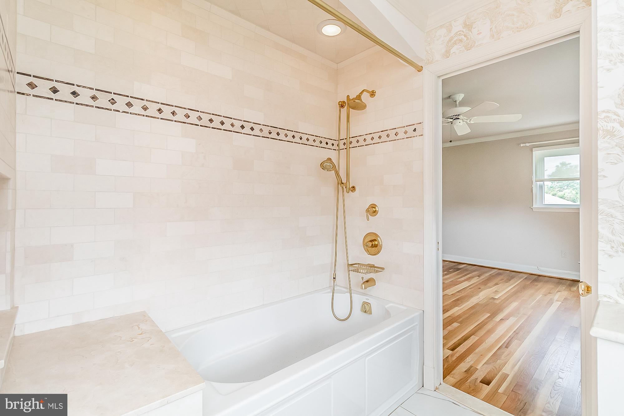 GLEN ARM - Residential Lease