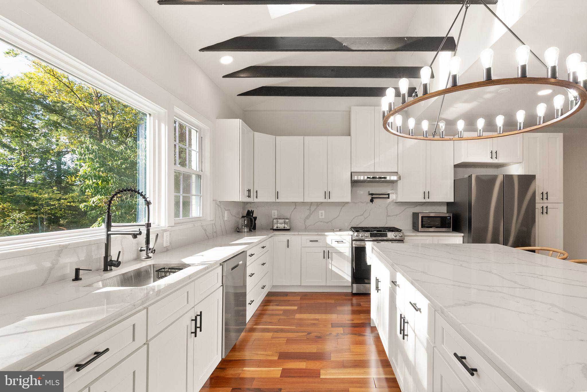 ANNANDALE ACRES - Residential