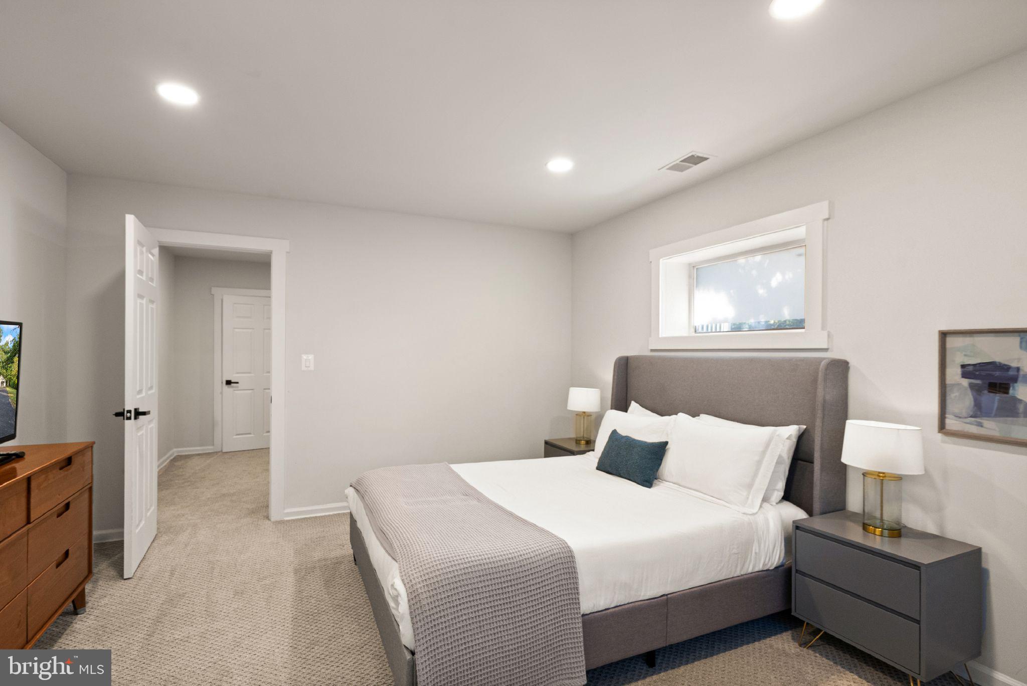 ANNANDALE ACRES - Residential