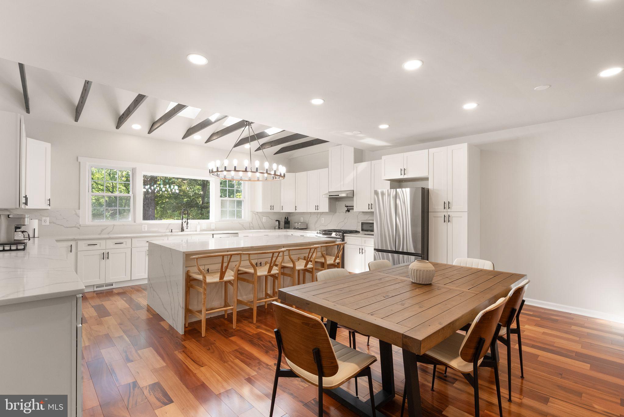 ANNANDALE ACRES - Residential