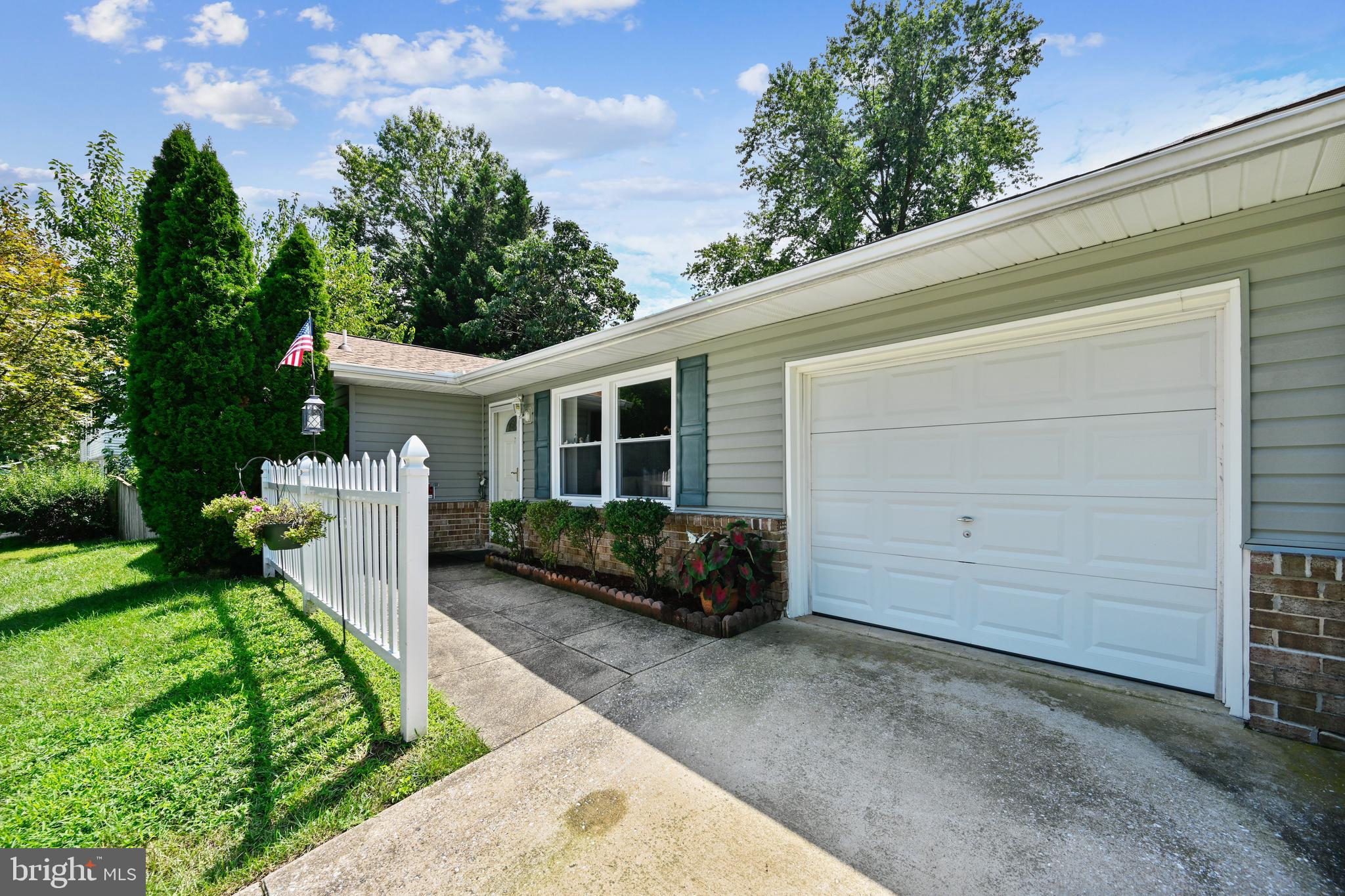 FOUR SEASONS ESTATES - Residential