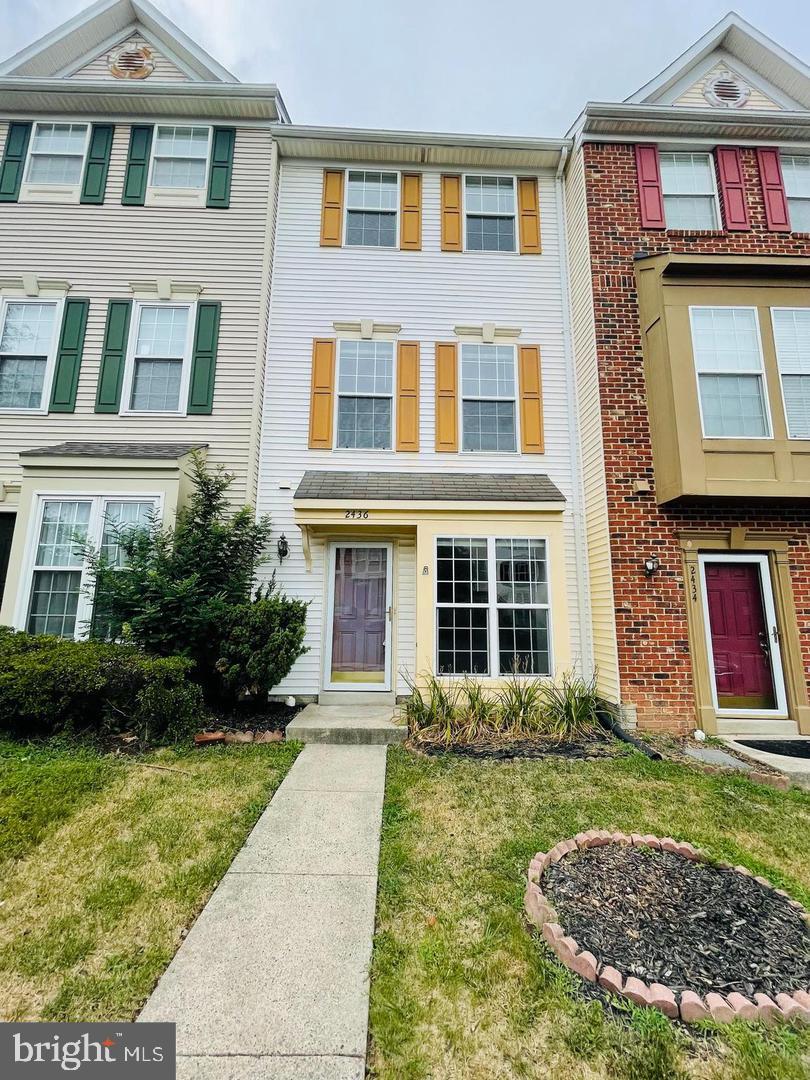 Beautifully updated 3-level townhouse with 1696 sq feet. featuring 3 spacious bedrooms and 2.5 bathrooms. granite tops, stainless steel appliances, and deck. Located just minutes from Dulles Airport and the Wiehle-East Metro, with easy access to major commuter routes. Step outside to find dining, shopping, and everyday conveniences right at your doorstep. Includes 2 assigned parking spaces plus an additional visitor spot. Residents also enjoy access to two community pools!