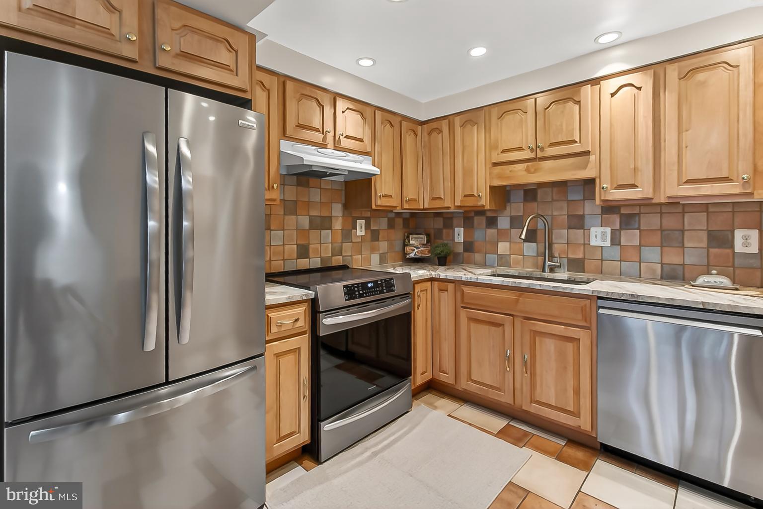 COLONIES AT MCLEAN - Residential