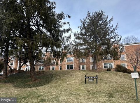 Photo of 7721 Tremayne Place #215, MCLEAN, VA 22102 (MLS # VAFX2287176)