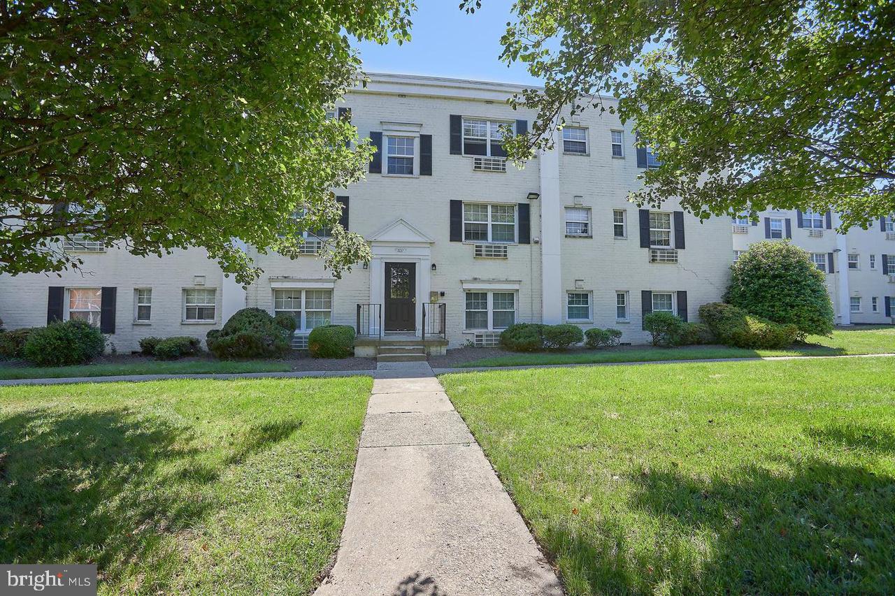 FARRINGTON PLACE - Residential Lease