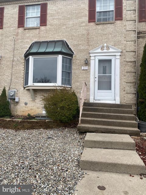 Townhouse For Sale - 20 Lincoln Place<br/> WHITEHALL, PA 18052
