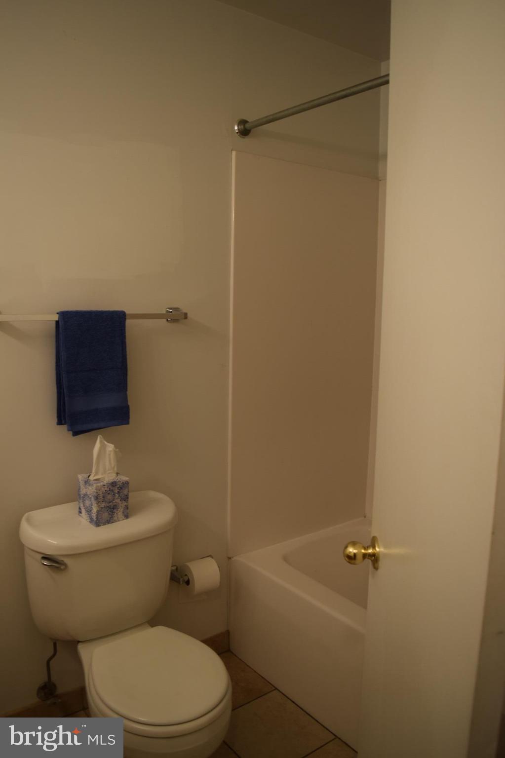 FOUR SEASONS ESTATES - Residential Lease