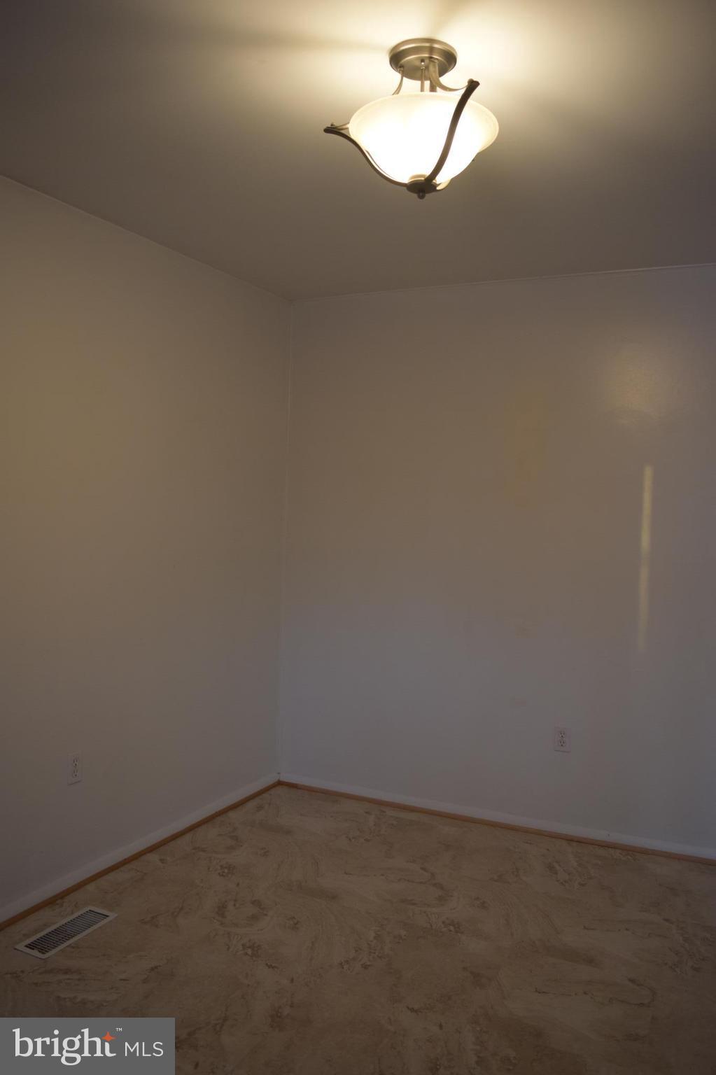 FOUR SEASONS ESTATES - Residential Lease