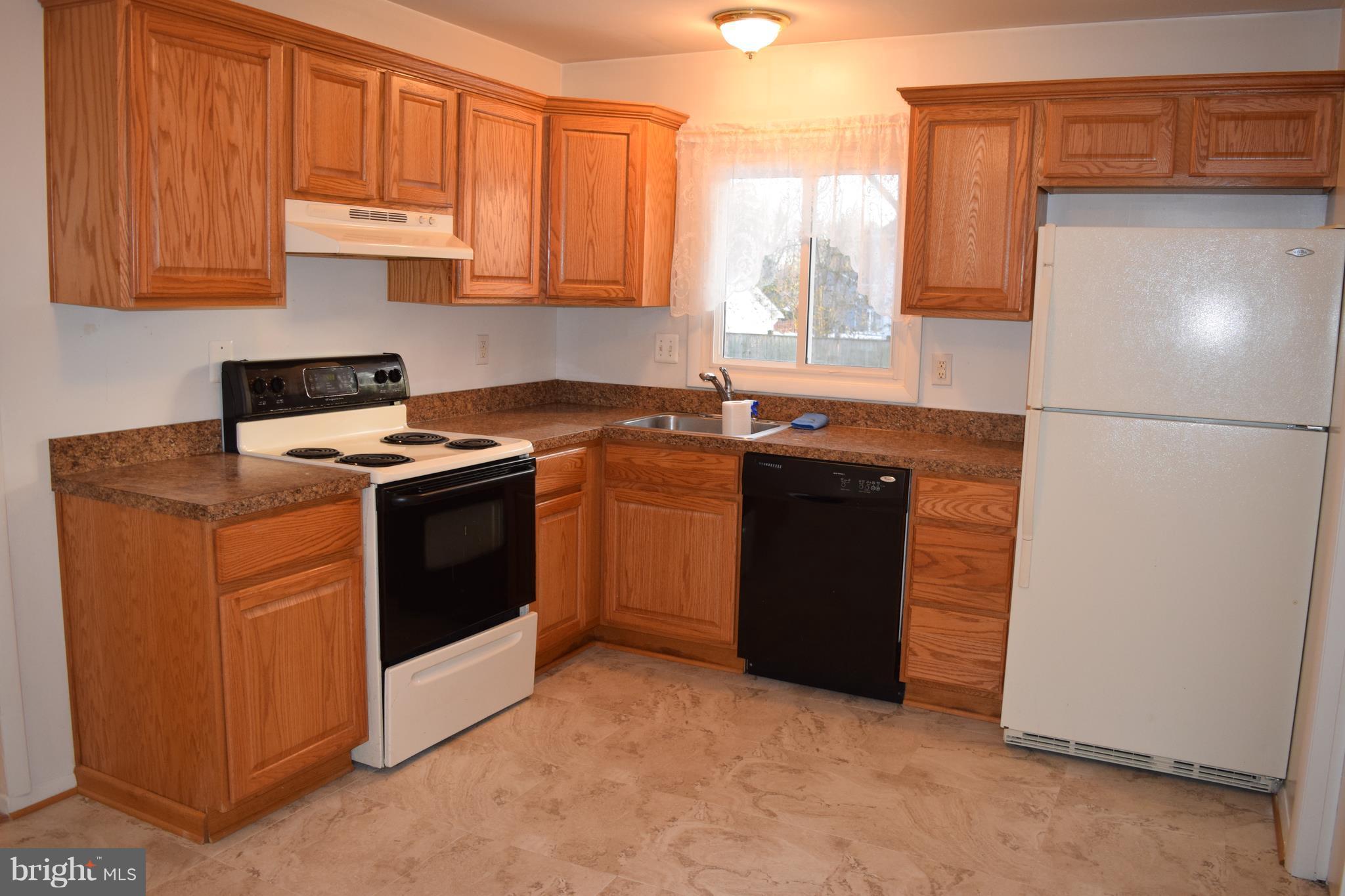 FOUR SEASONS ESTATES - Residential Lease