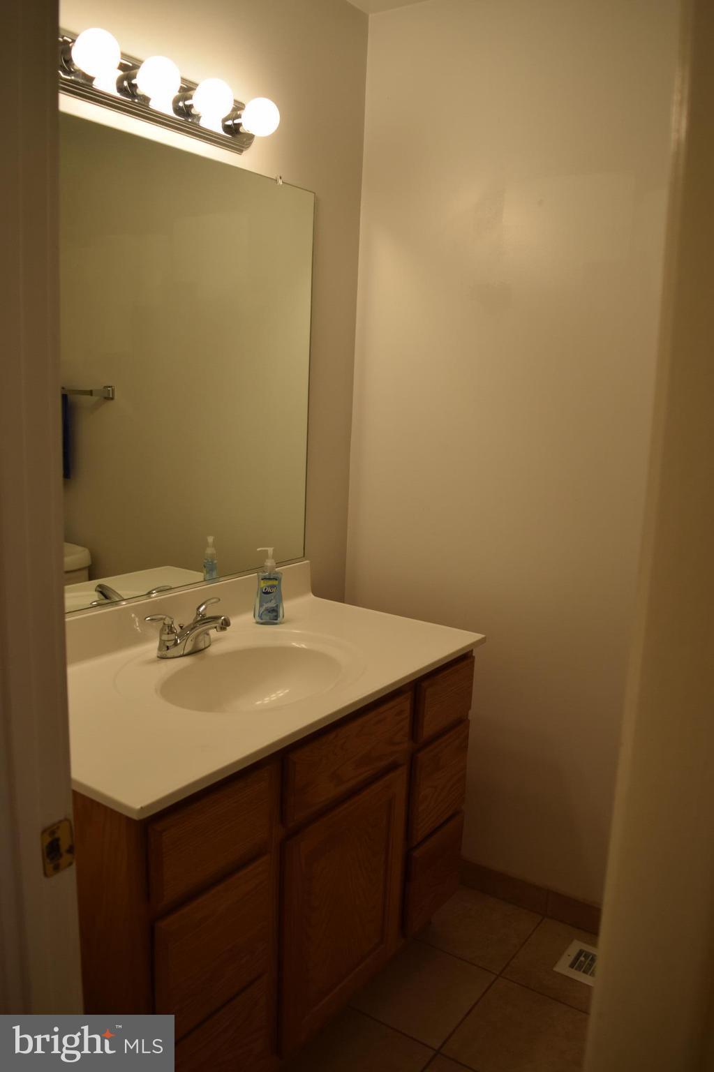 FOUR SEASONS ESTATES - Residential Lease