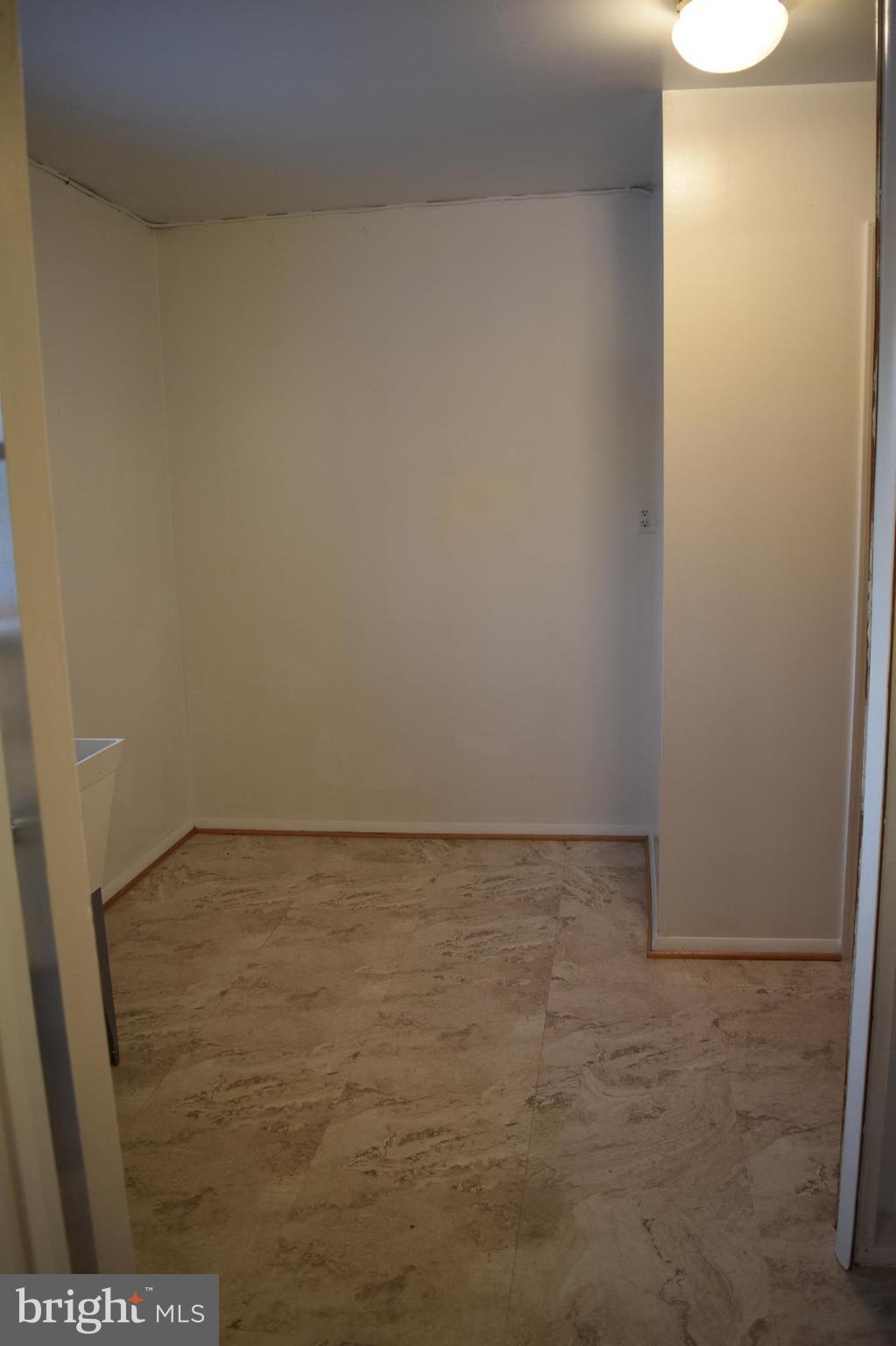 FOUR SEASONS ESTATES - Residential Lease