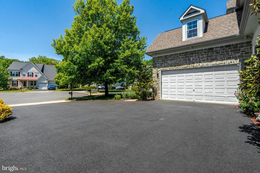 Photo of 13004 Thorpe Park Court, BRISTOW, VA 20136 (MLS # VAPW2119106)