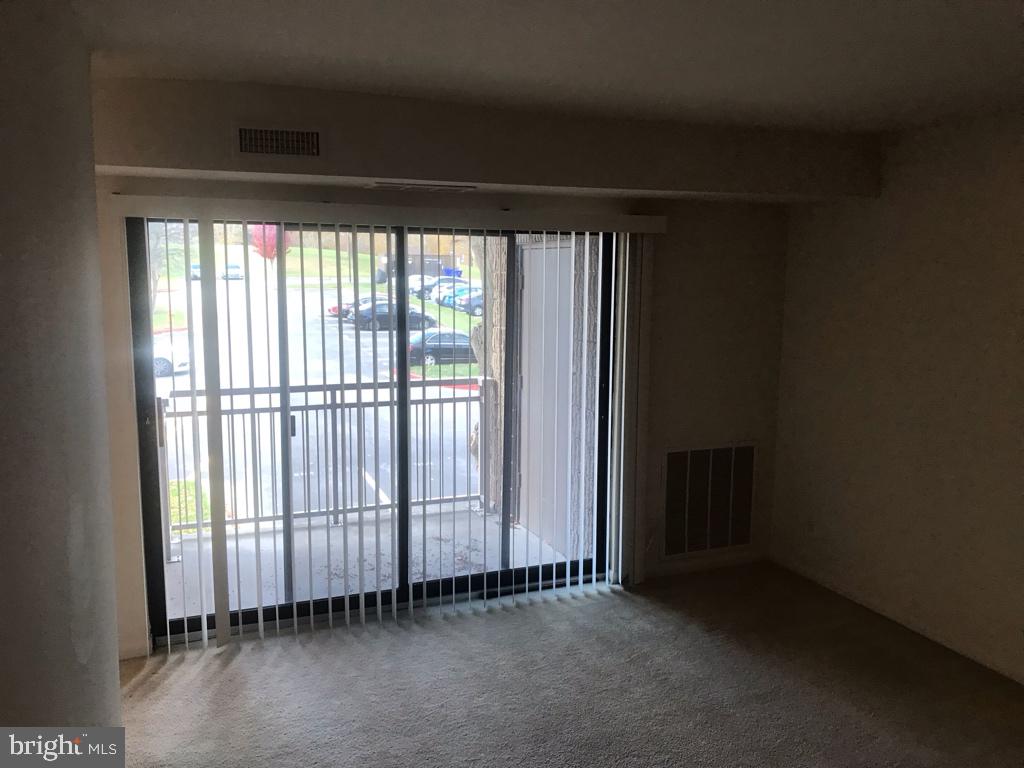 6091 MAJORS LANE E 5