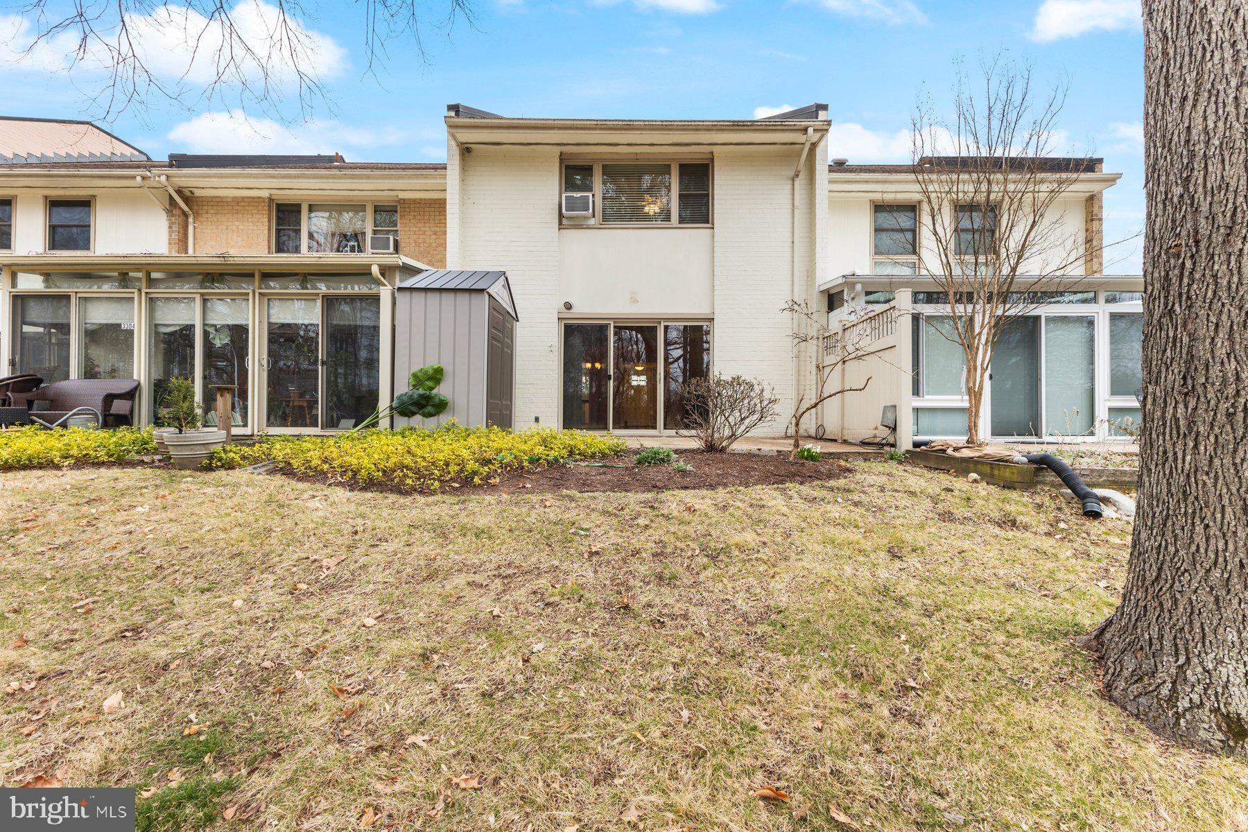 LEISURE WORLD - Residential