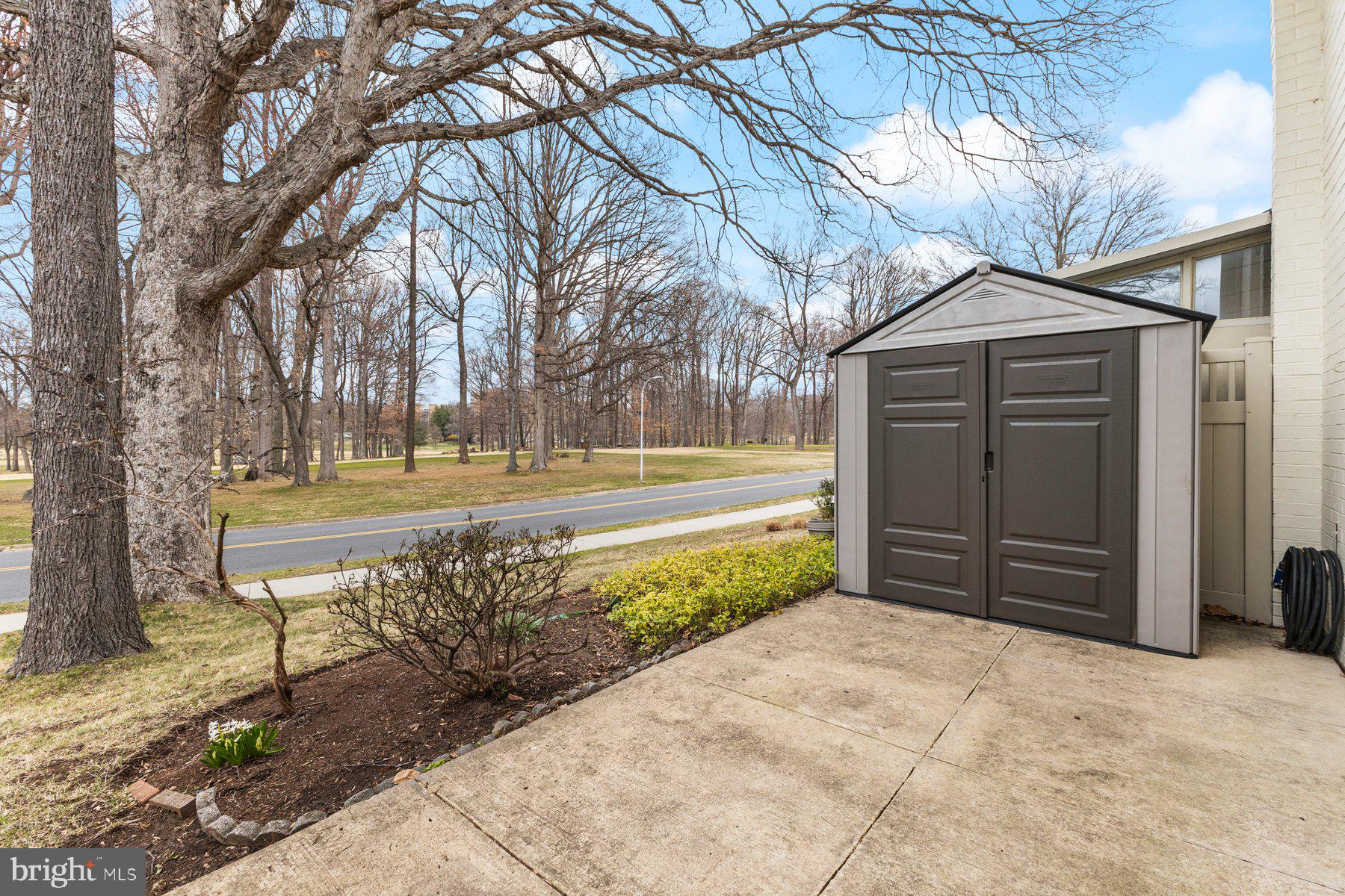 LEISURE WORLD - Residential