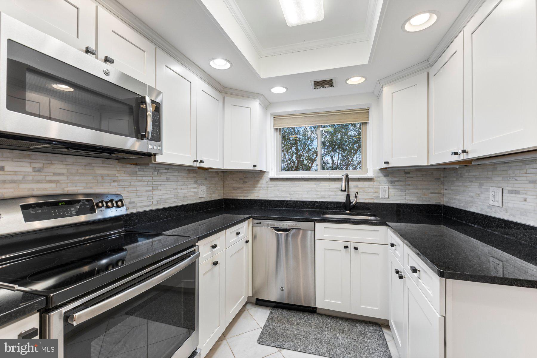 LEISURE WORLD - Residential