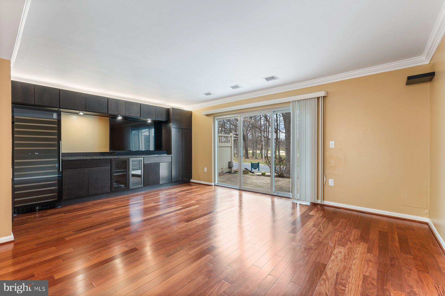 LEISURE WORLD - Residential