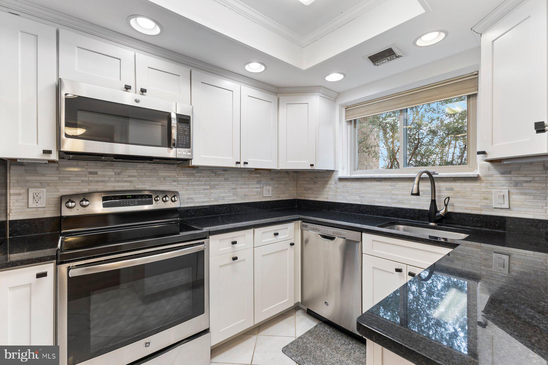 LEISURE WORLD - Residential