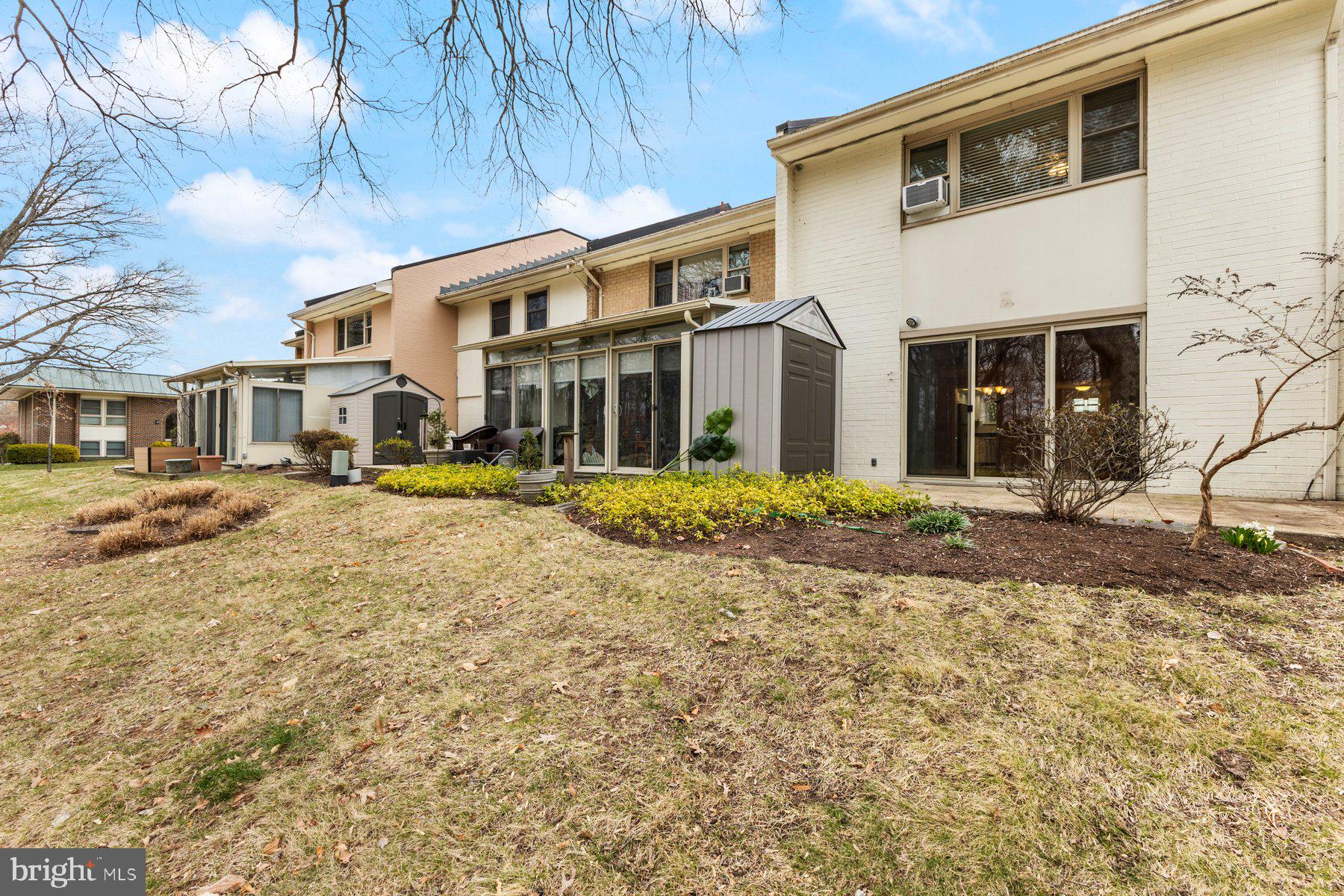 LEISURE WORLD - Residential