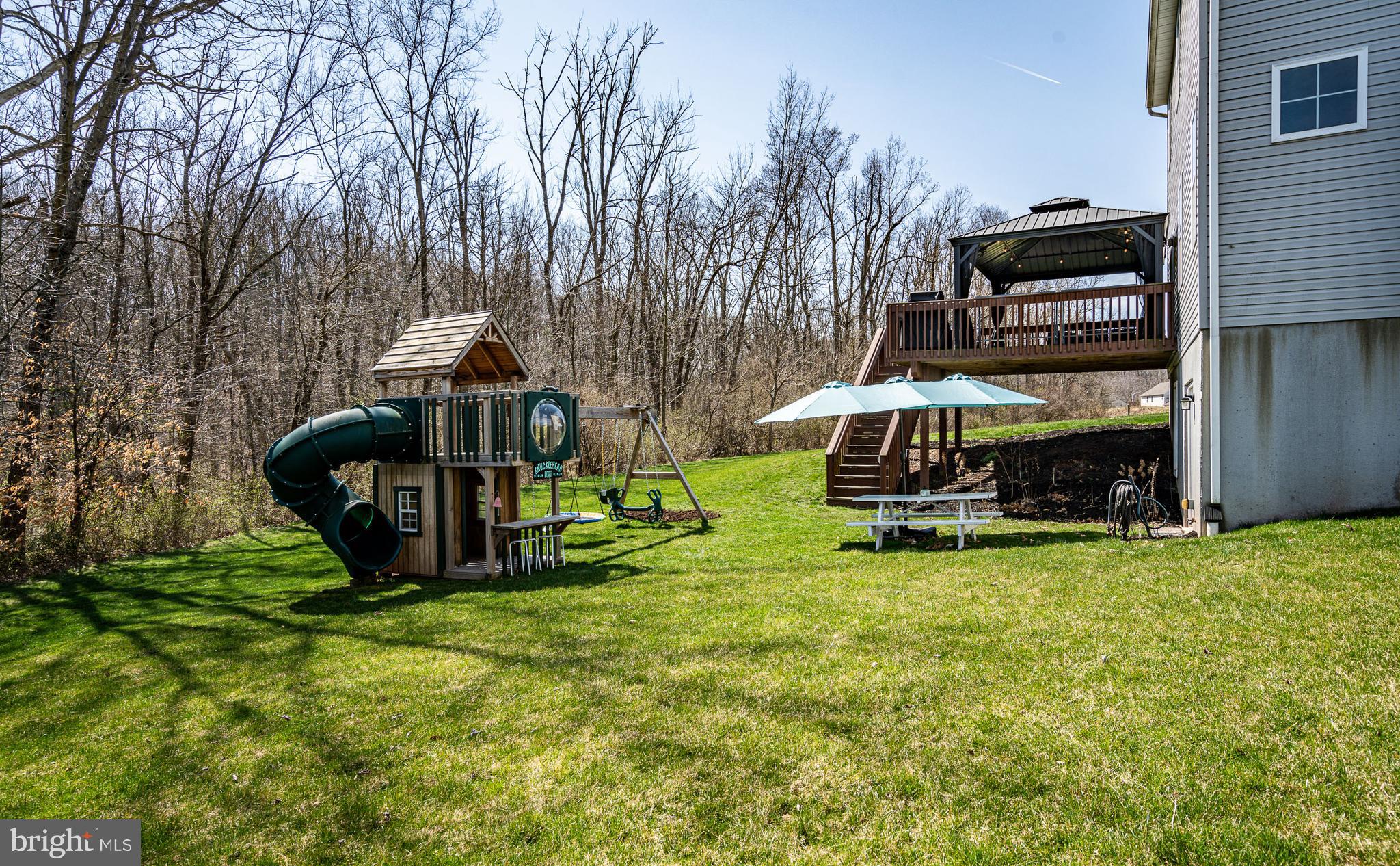 WOODS EDGE - Residential