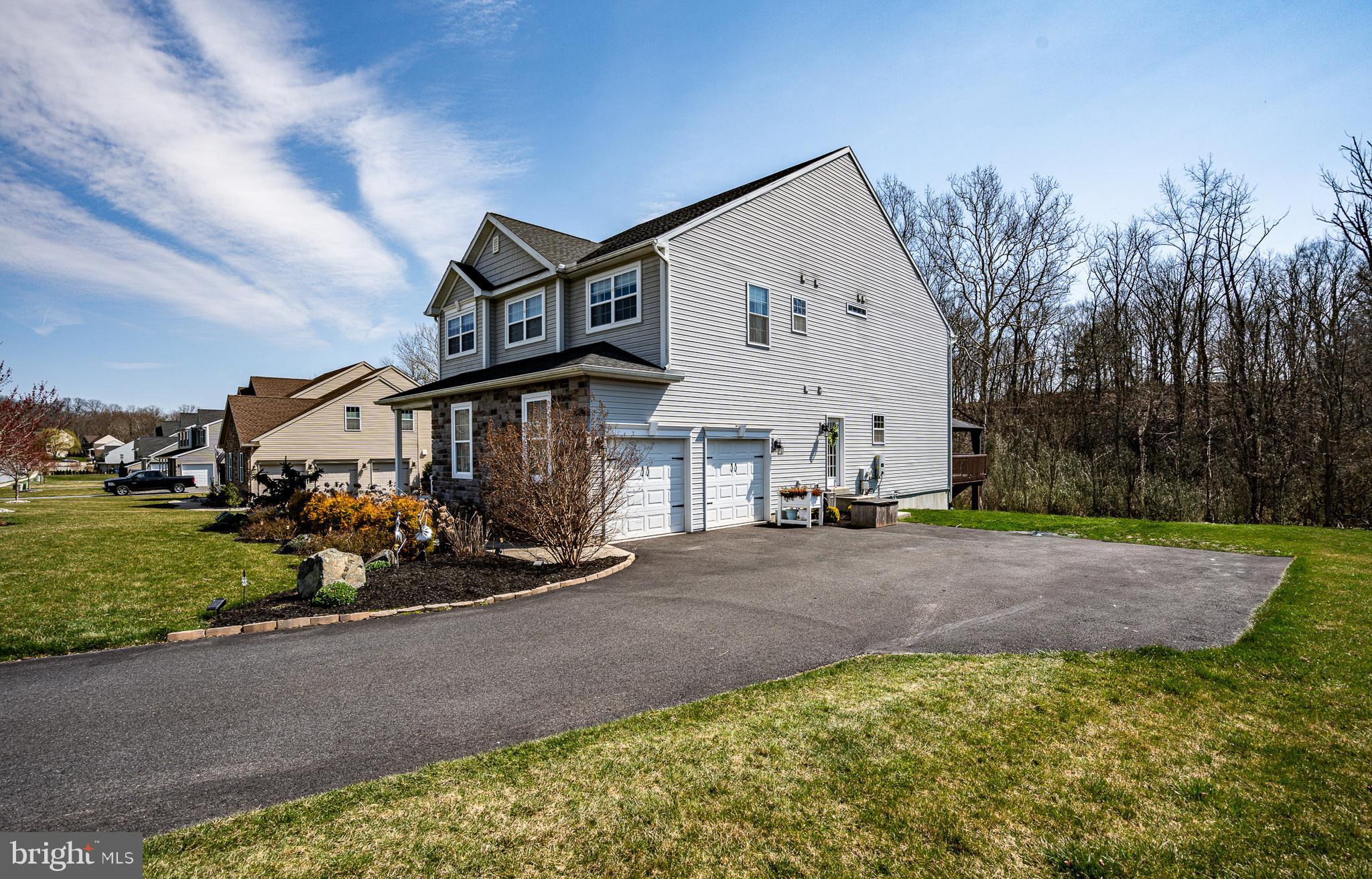 WOODS EDGE - Residential