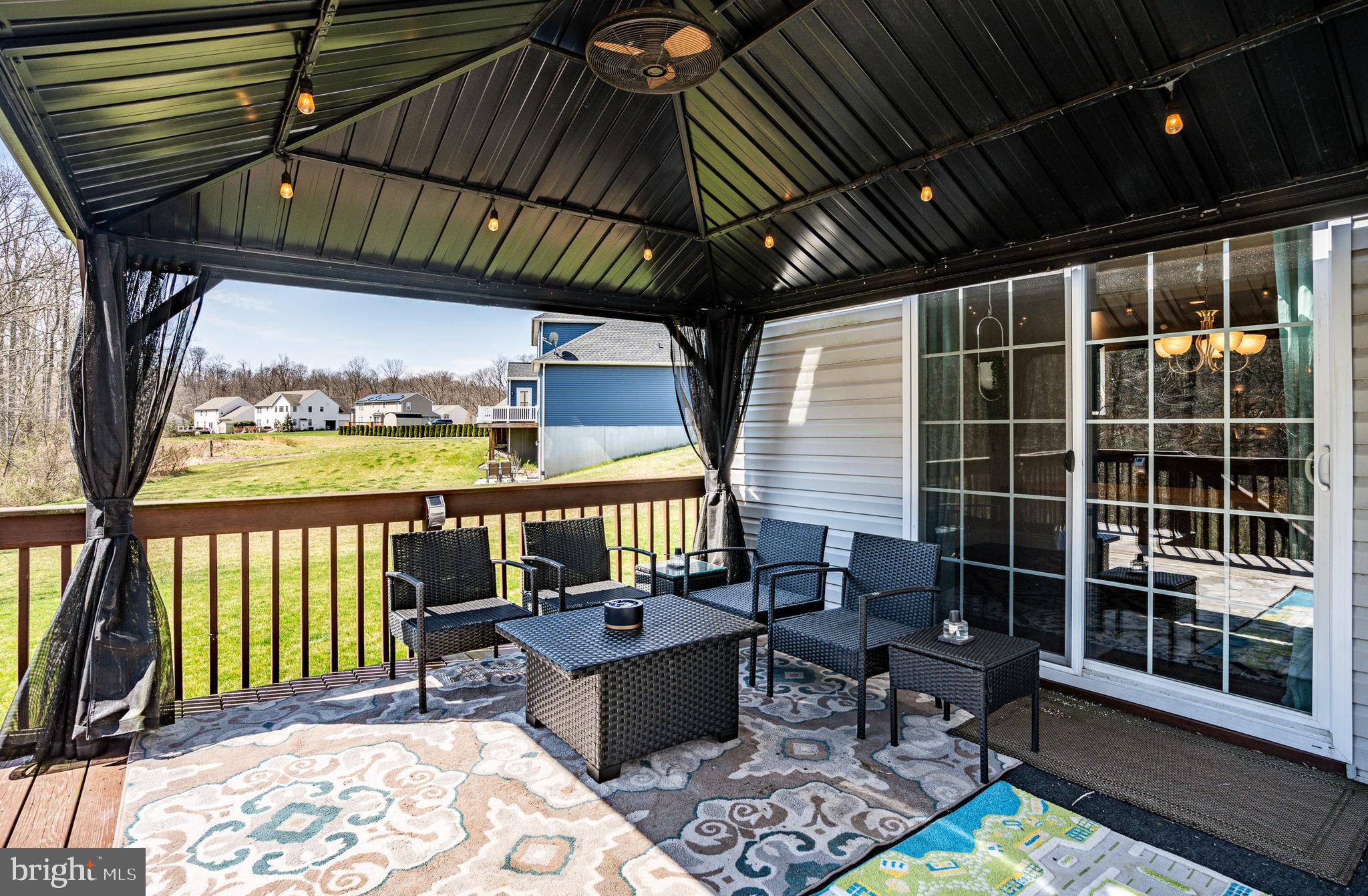 WOODS EDGE - Residential