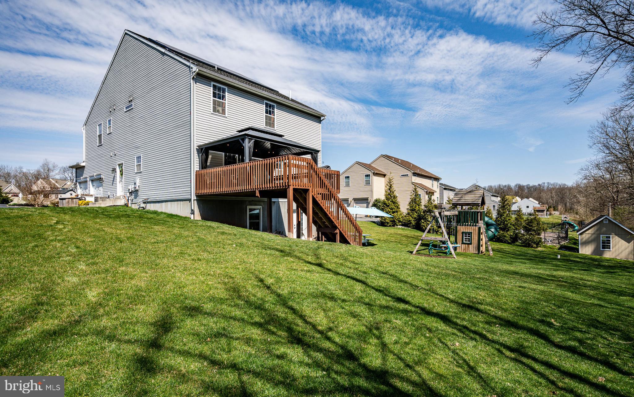 WOODS EDGE - Residential