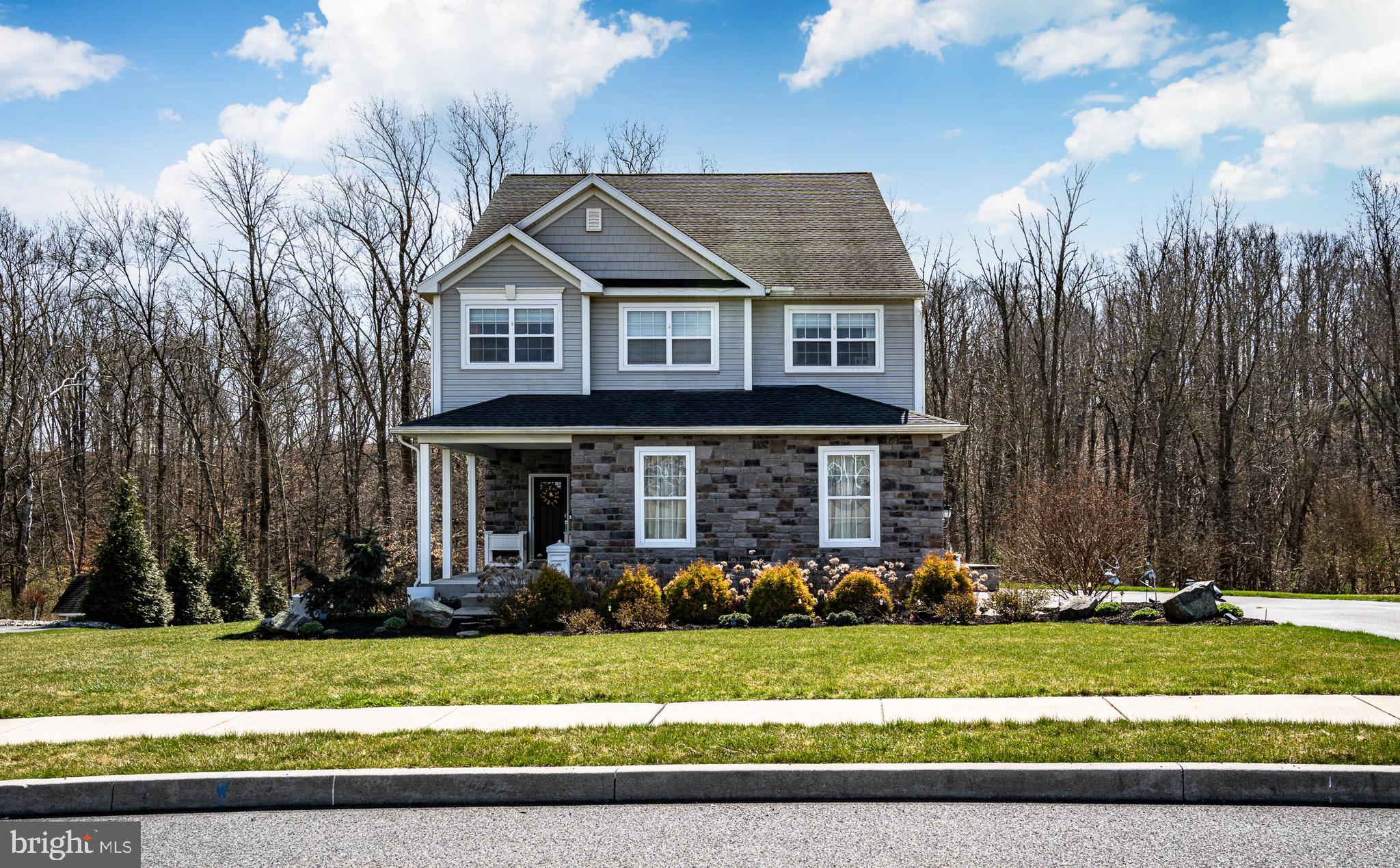 WOODS EDGE - Residential