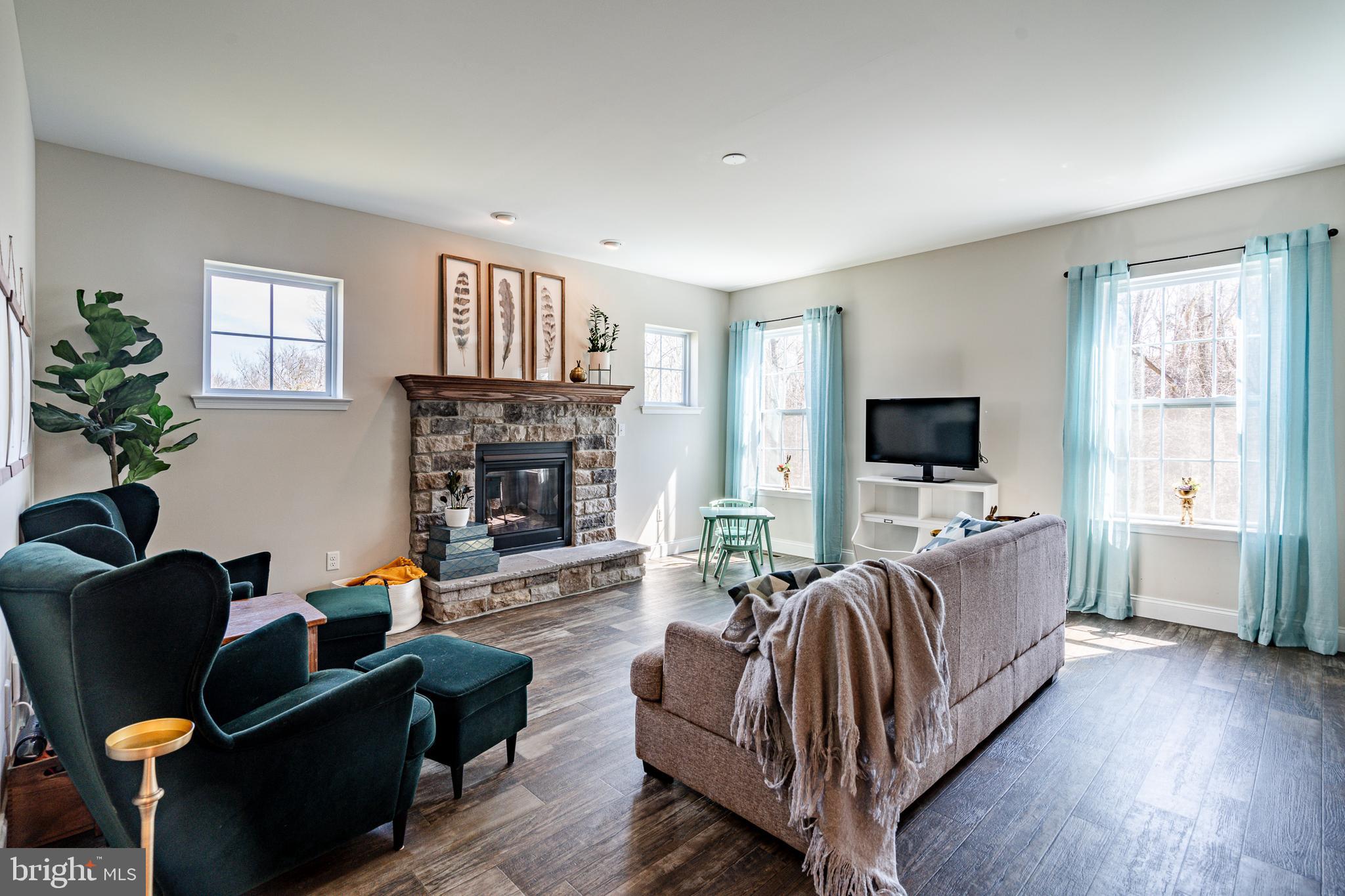 WOODS EDGE - Residential