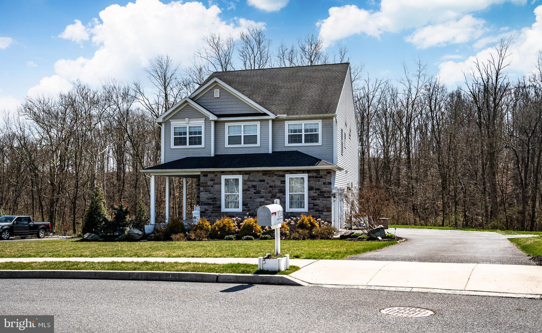 WOODS EDGE - Residential