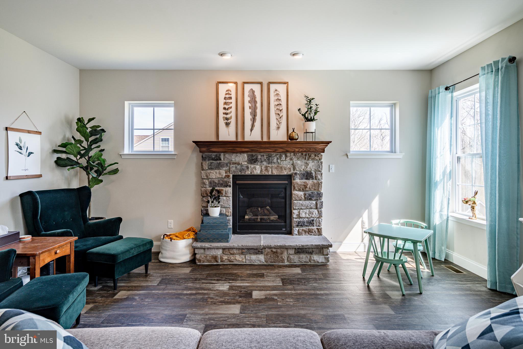 WOODS EDGE - Residential