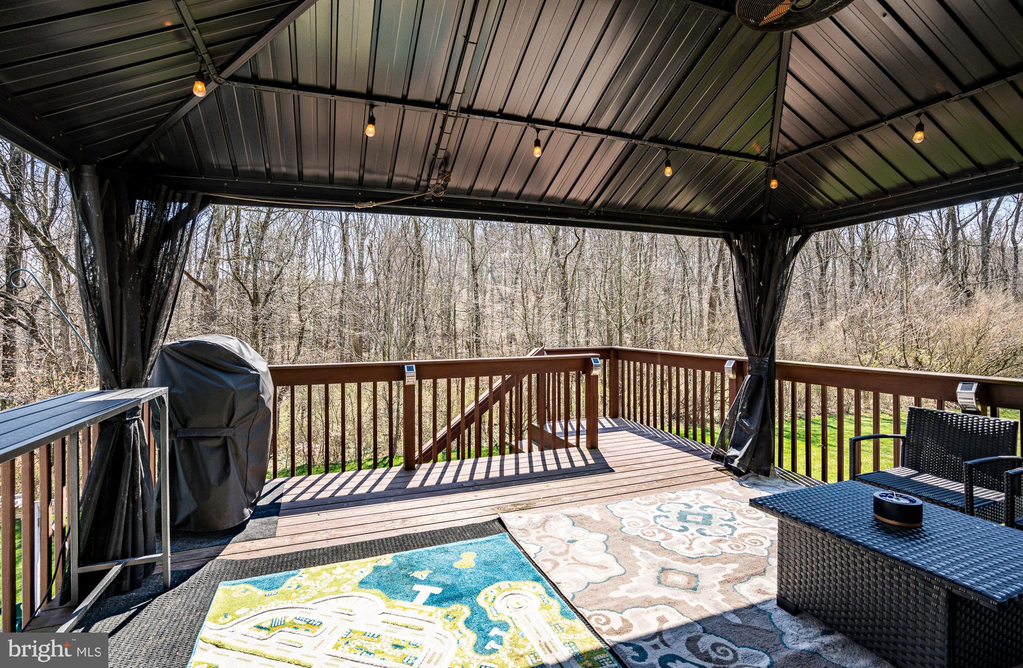 WOODS EDGE - Residential