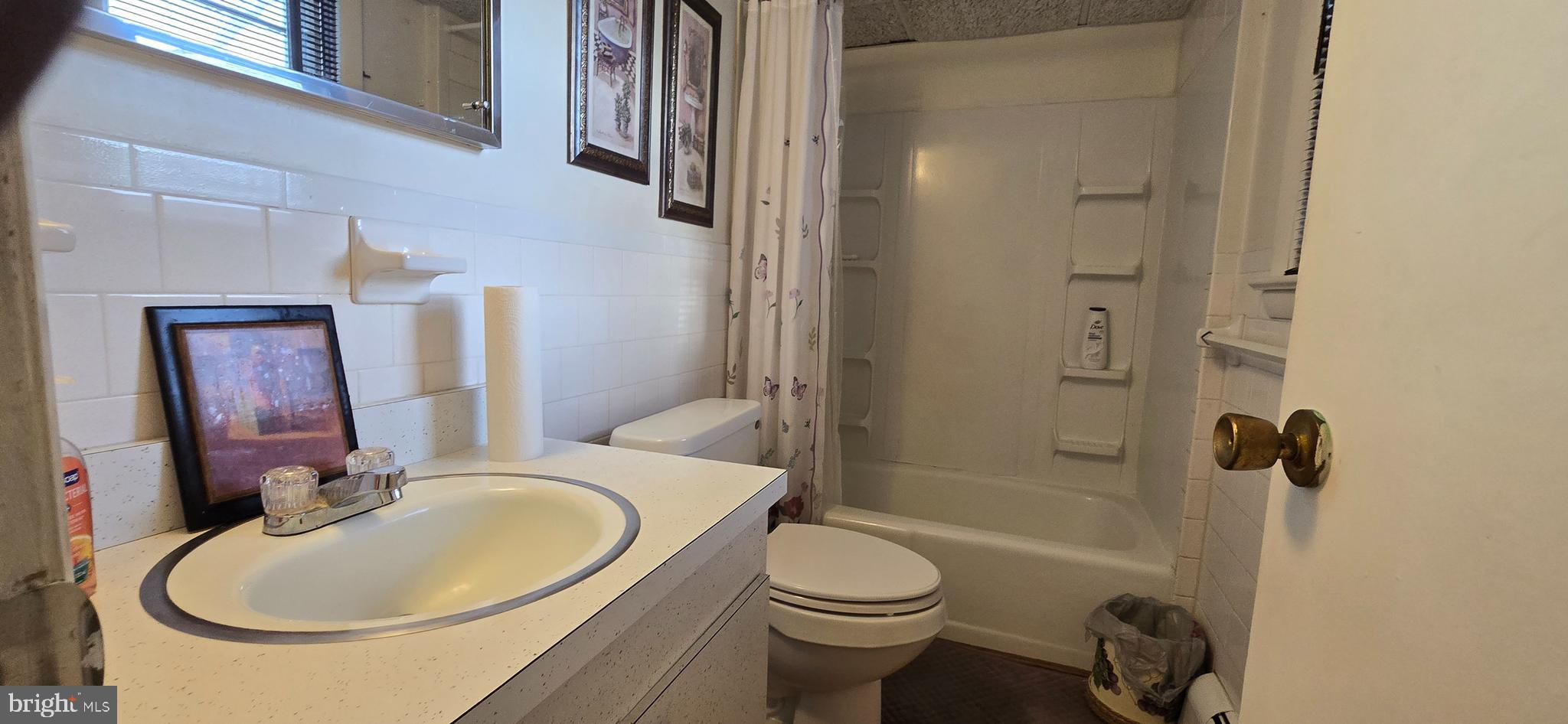 CRESTVIEW MANOR - Residential