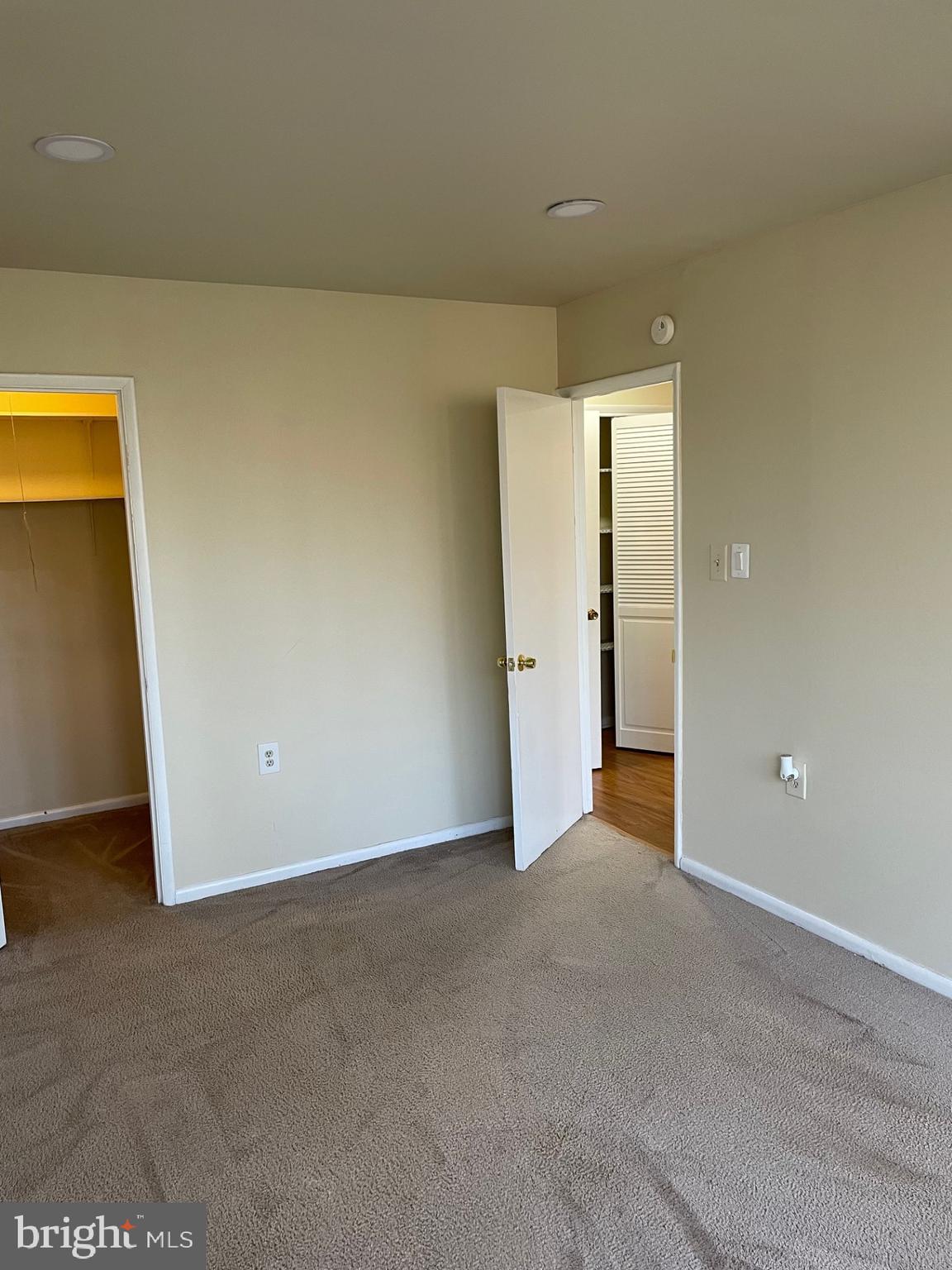 IVYMOUNT COURT - Residential Lease