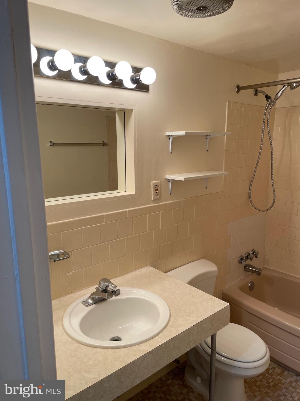 IVYMOUNT COURT - Residential Lease