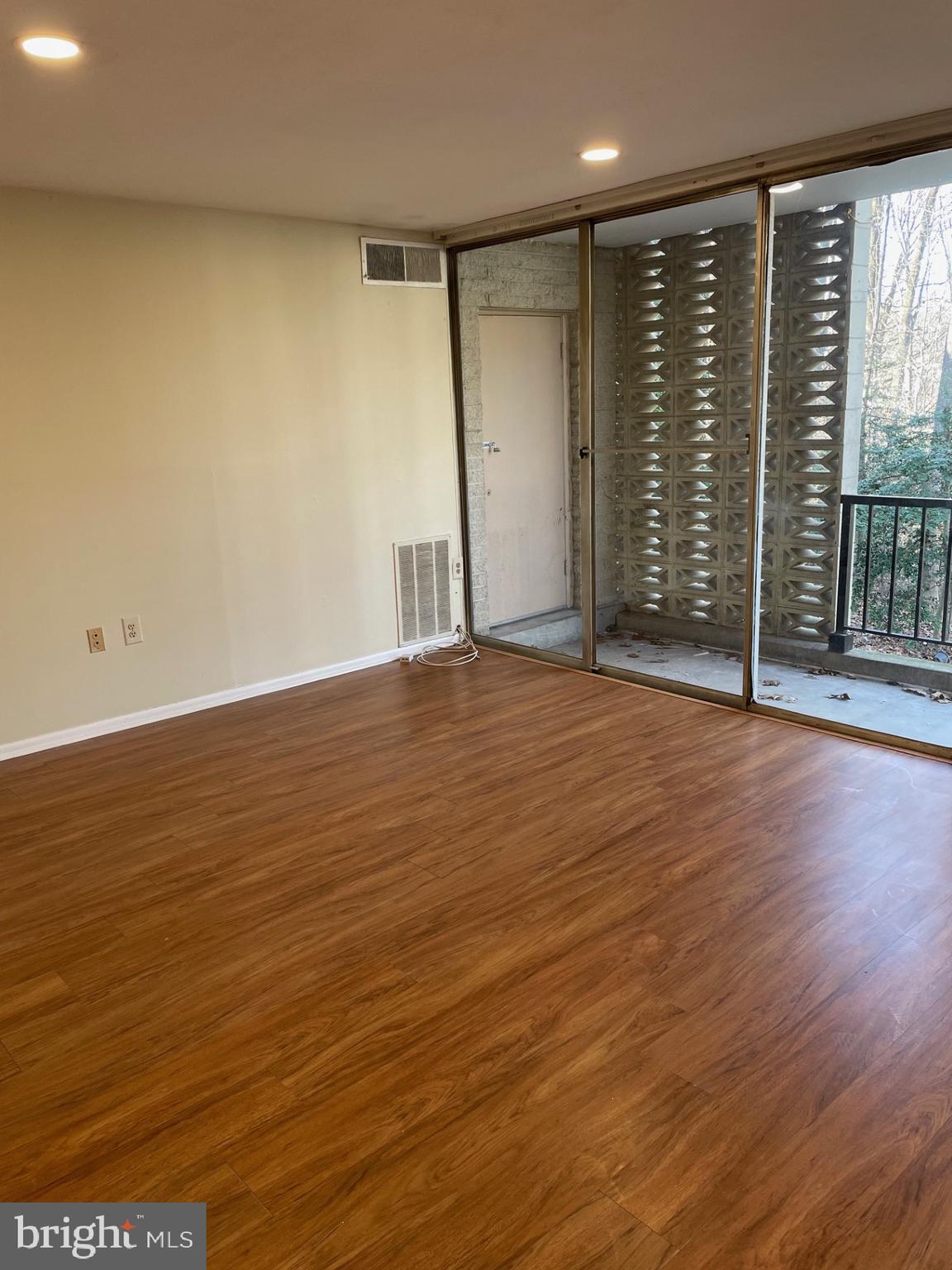 IVYMOUNT COURT - Residential Lease