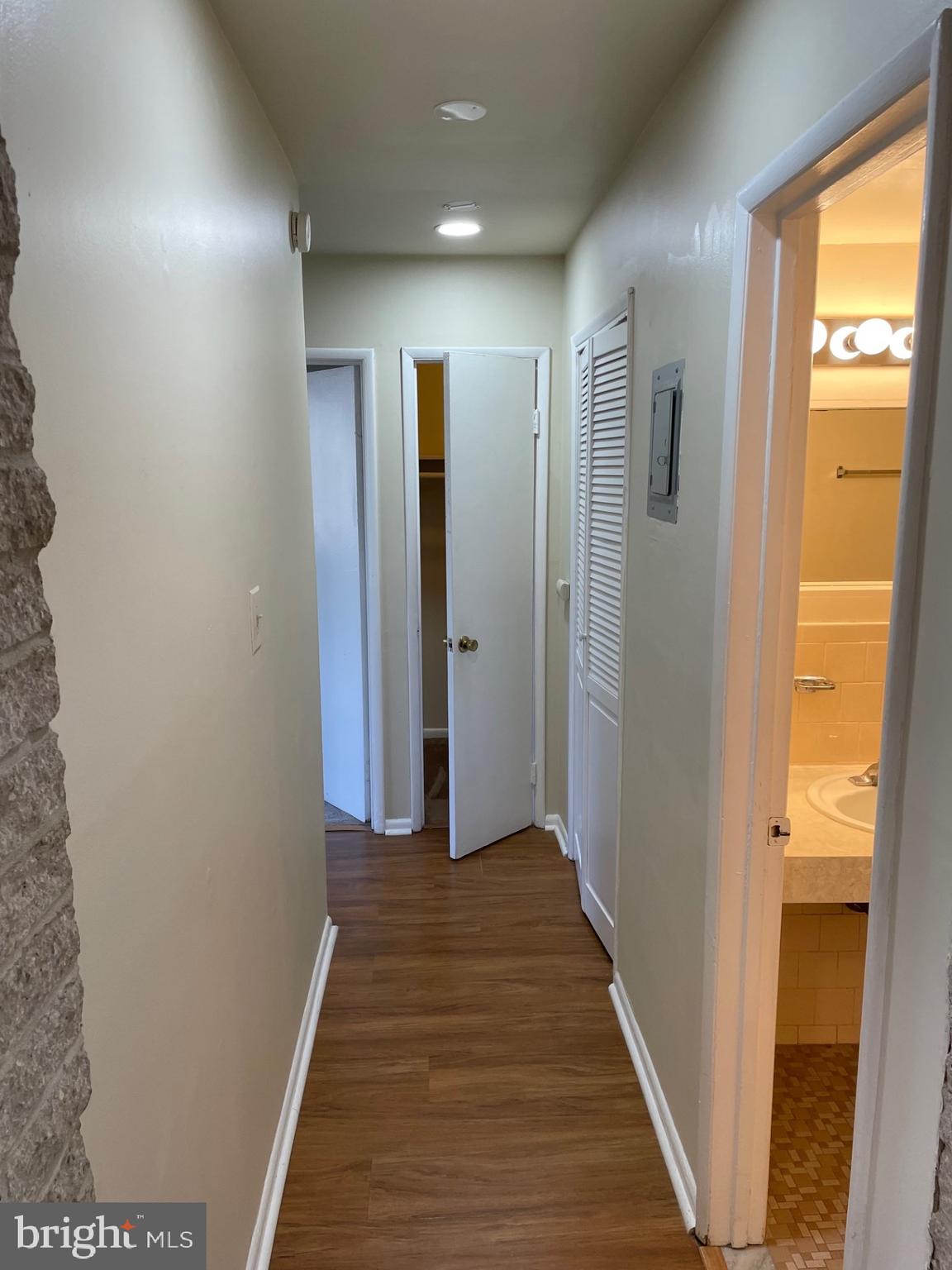 IVYMOUNT COURT - Residential Lease