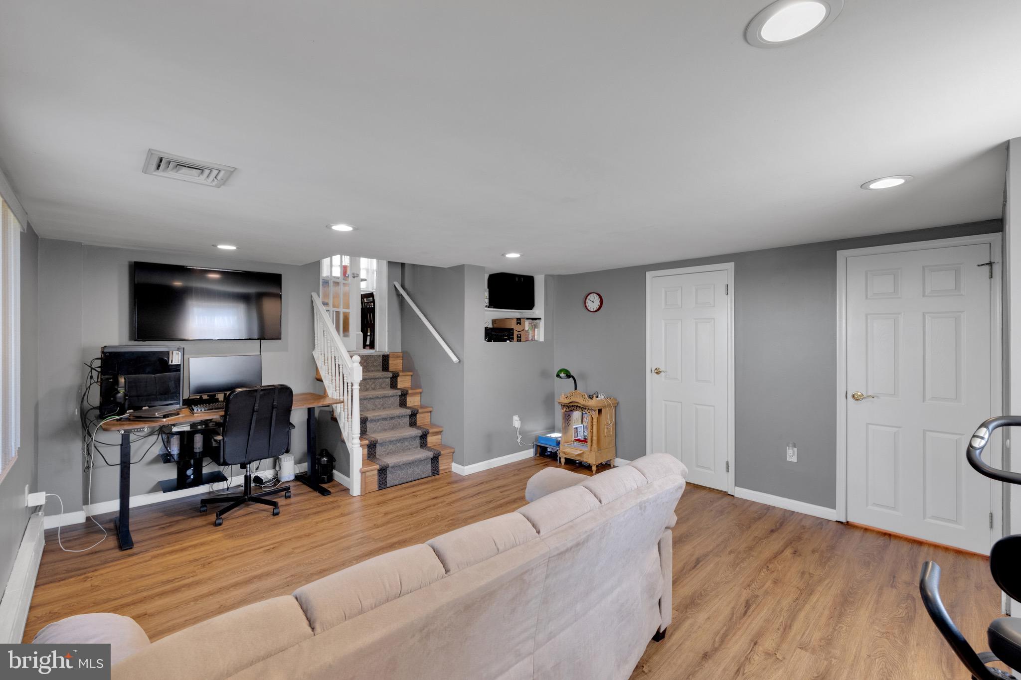 SOMERTON - Residential