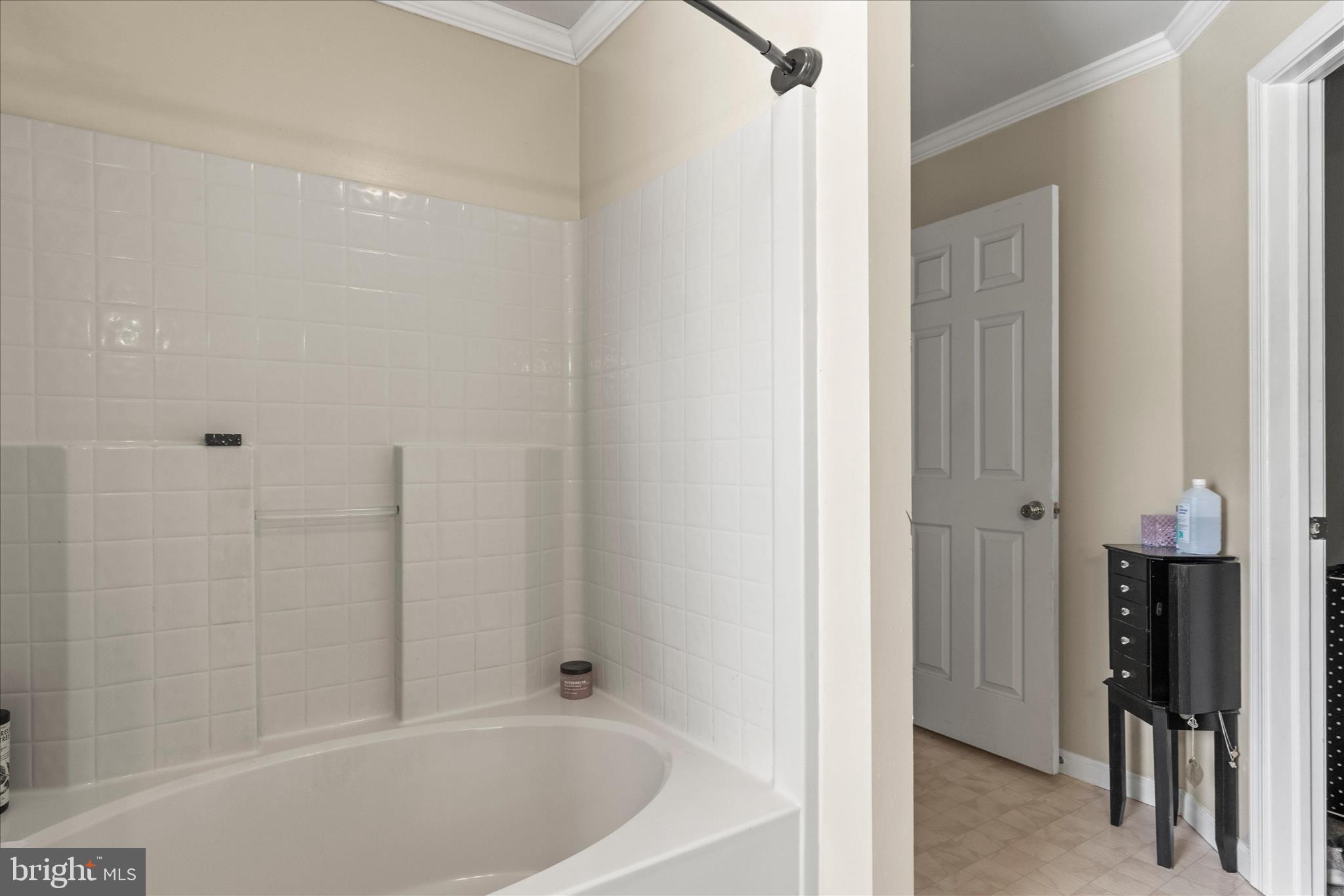 THORNBURY HUNT - Residential