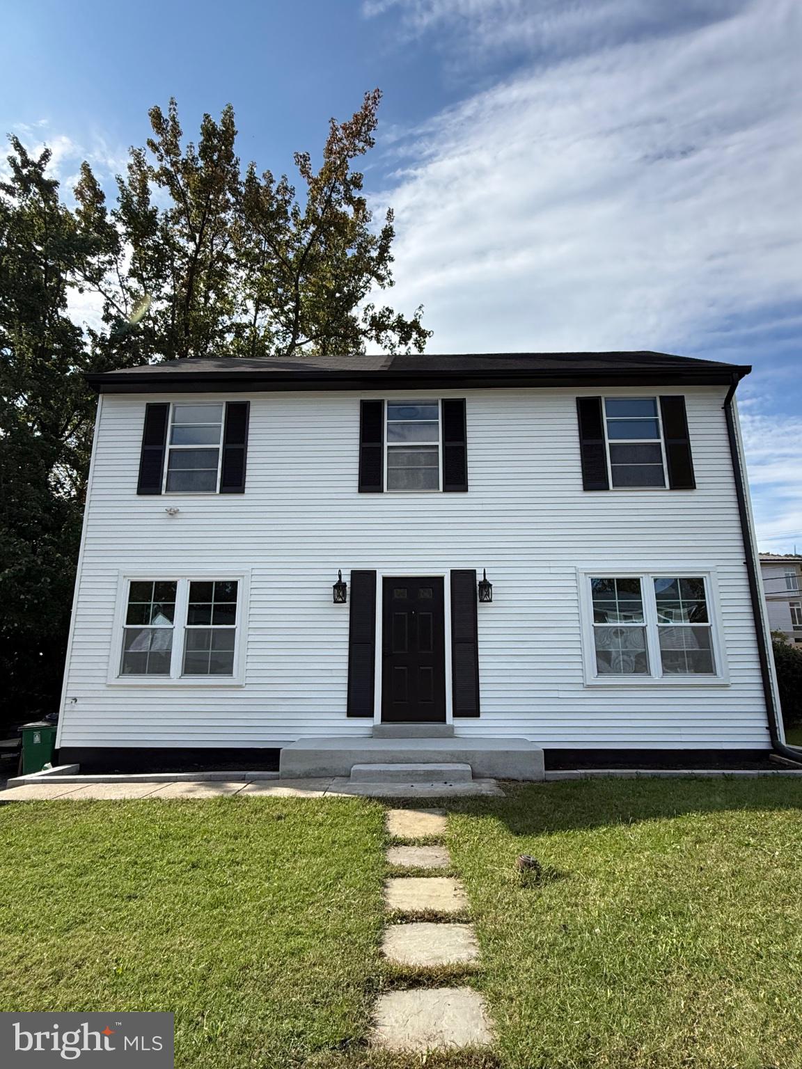 8 WELLINGTON PLACE