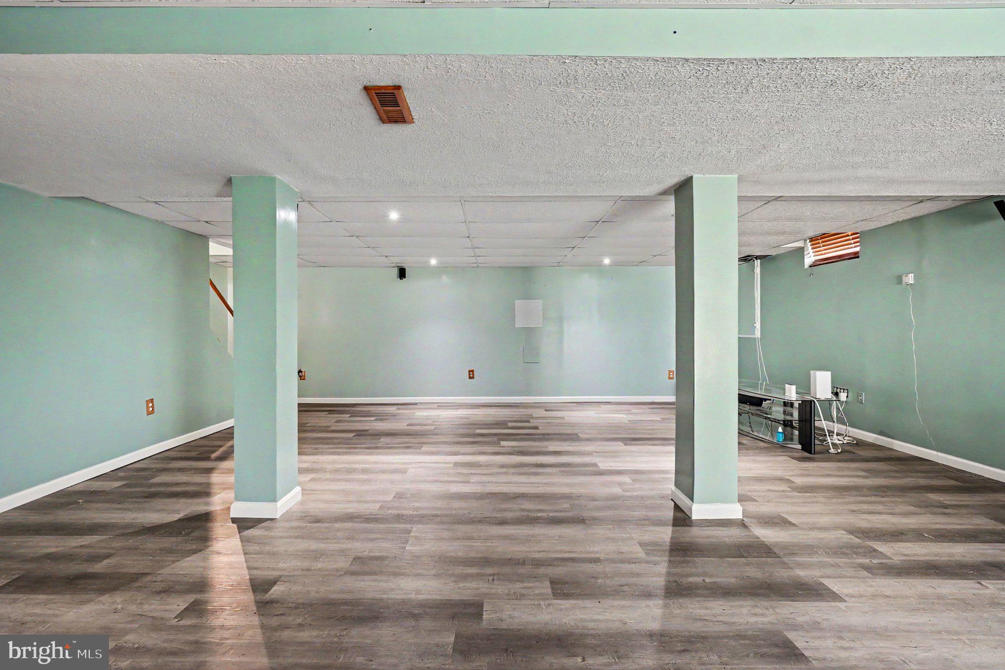 BEACHWOOD ESTATES - Residential