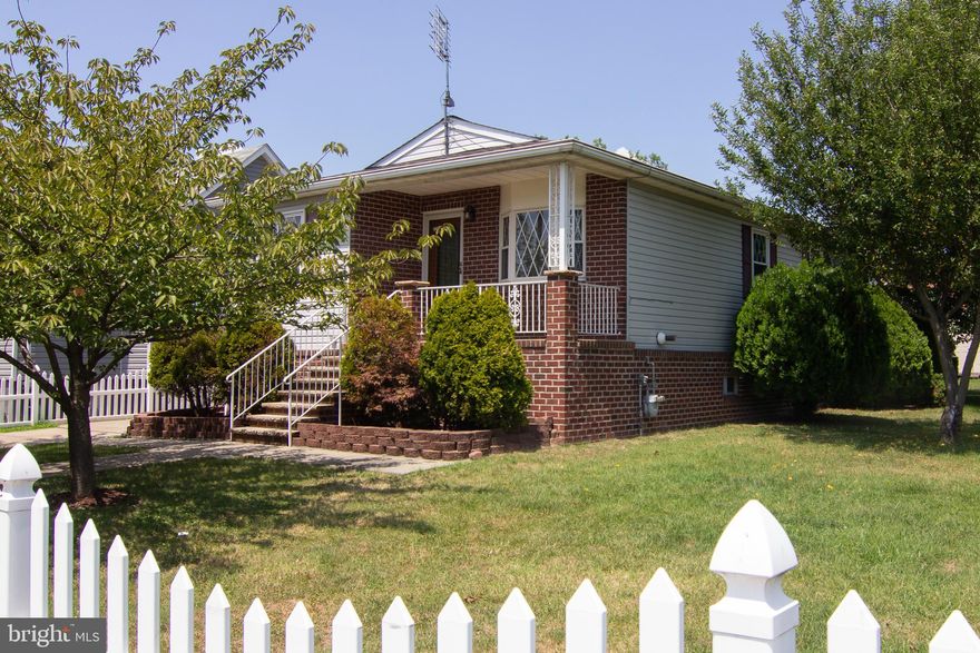 2 LOTS IN ONE!! Enjoy this well maintained home with a shed, a garage and AN EXTRA LOT. This well maintained home has a lot to offer. A Den/Office right on the main floor which could be an extra bedroom. 2 Family Rooms, Large Basement, Open Country Kitchen and great location for shopping. Patio in the back for entertaining.  You won't be disappointed with this beautiful home.